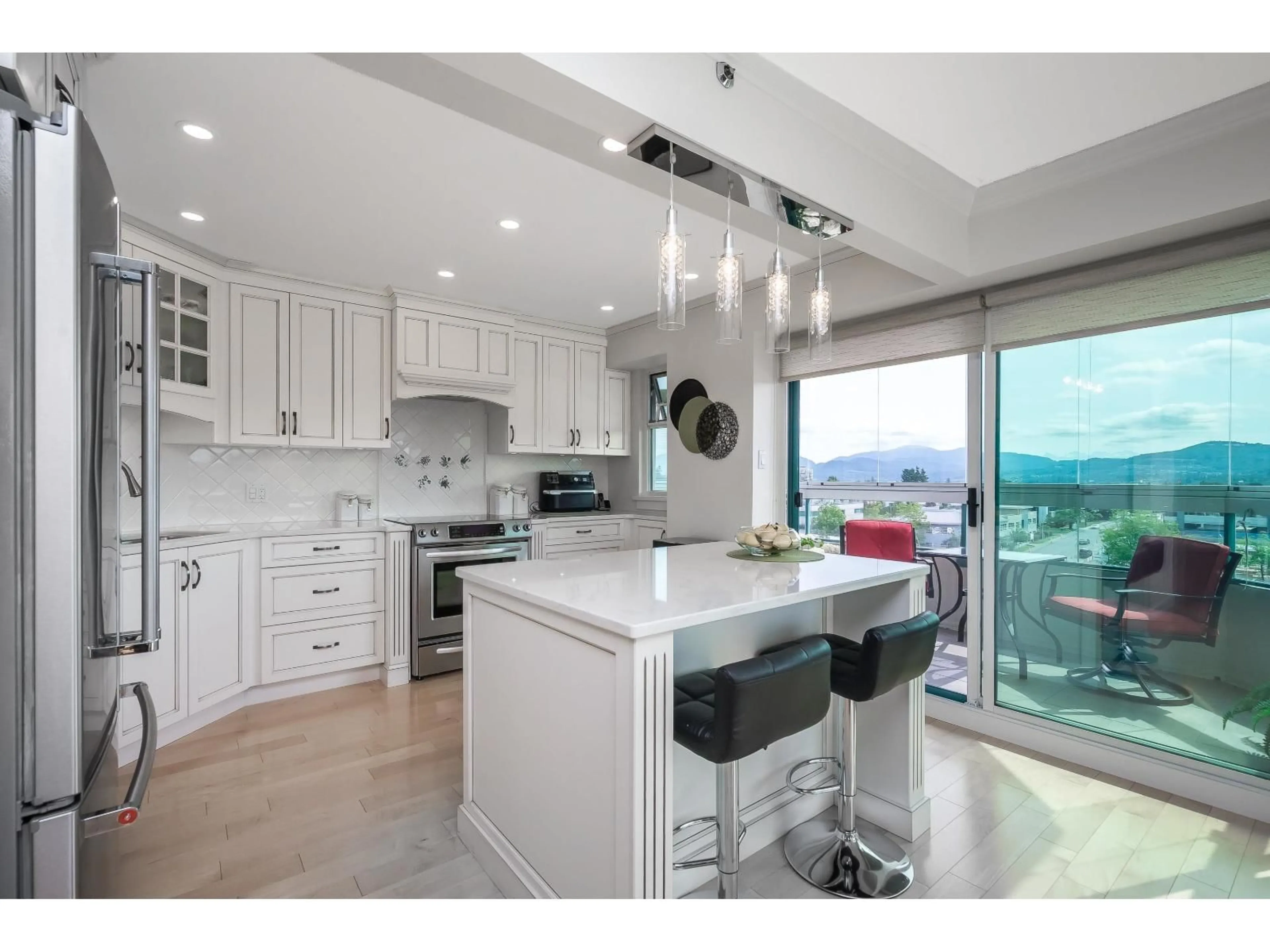 Open concept kitchen, unknown for 704 - 32440 SIMON, Abbotsford British Columbia V2T5R3