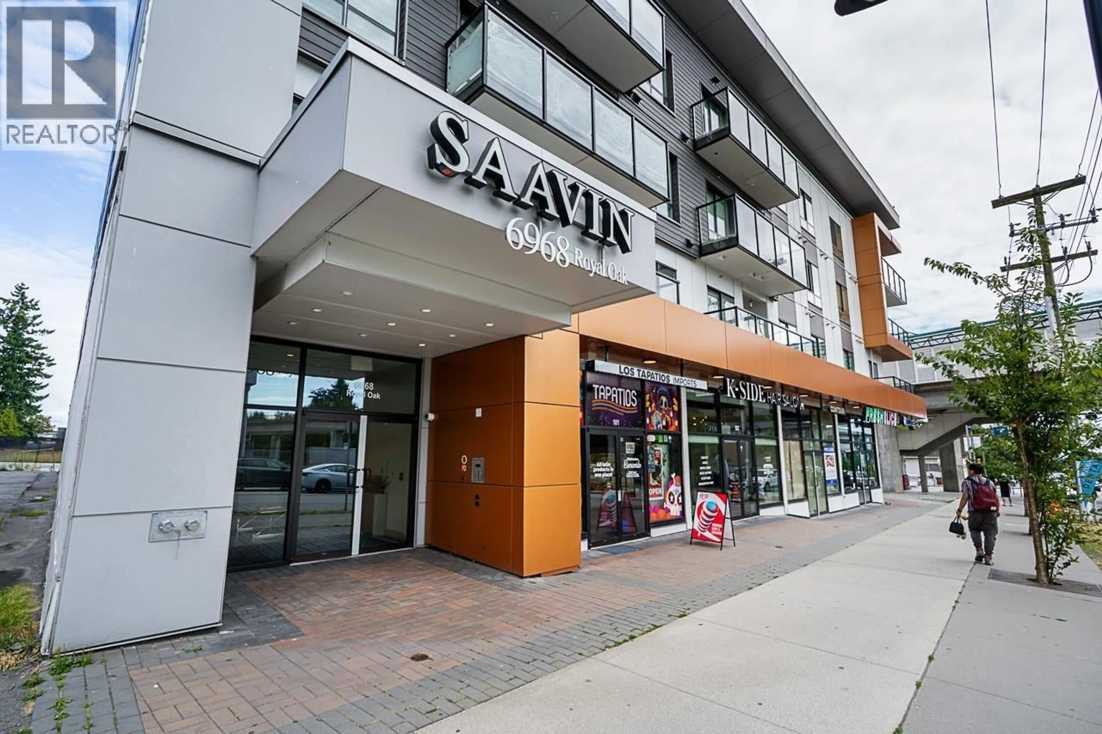 Indoor foyer for 307 - 6968 ROYAL OAK AVENUE, Burnaby British Columbia V5J4J2
