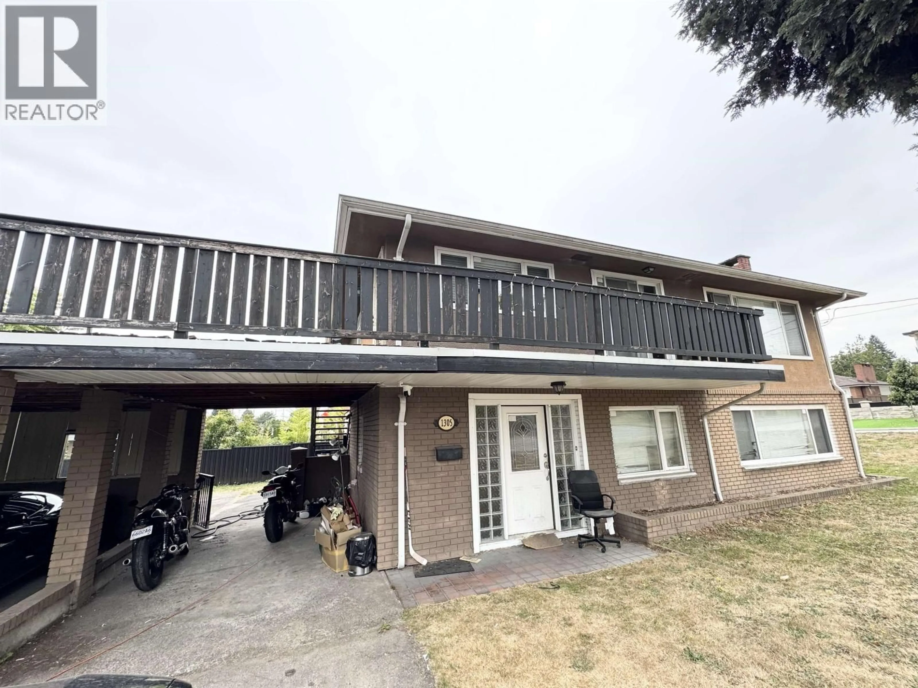 A pic from outside/outdoor area/front of a property/back of a property/a pic from drone, street for 1305 KENSINGTON AVENUE, Burnaby British Columbia V5B4C2