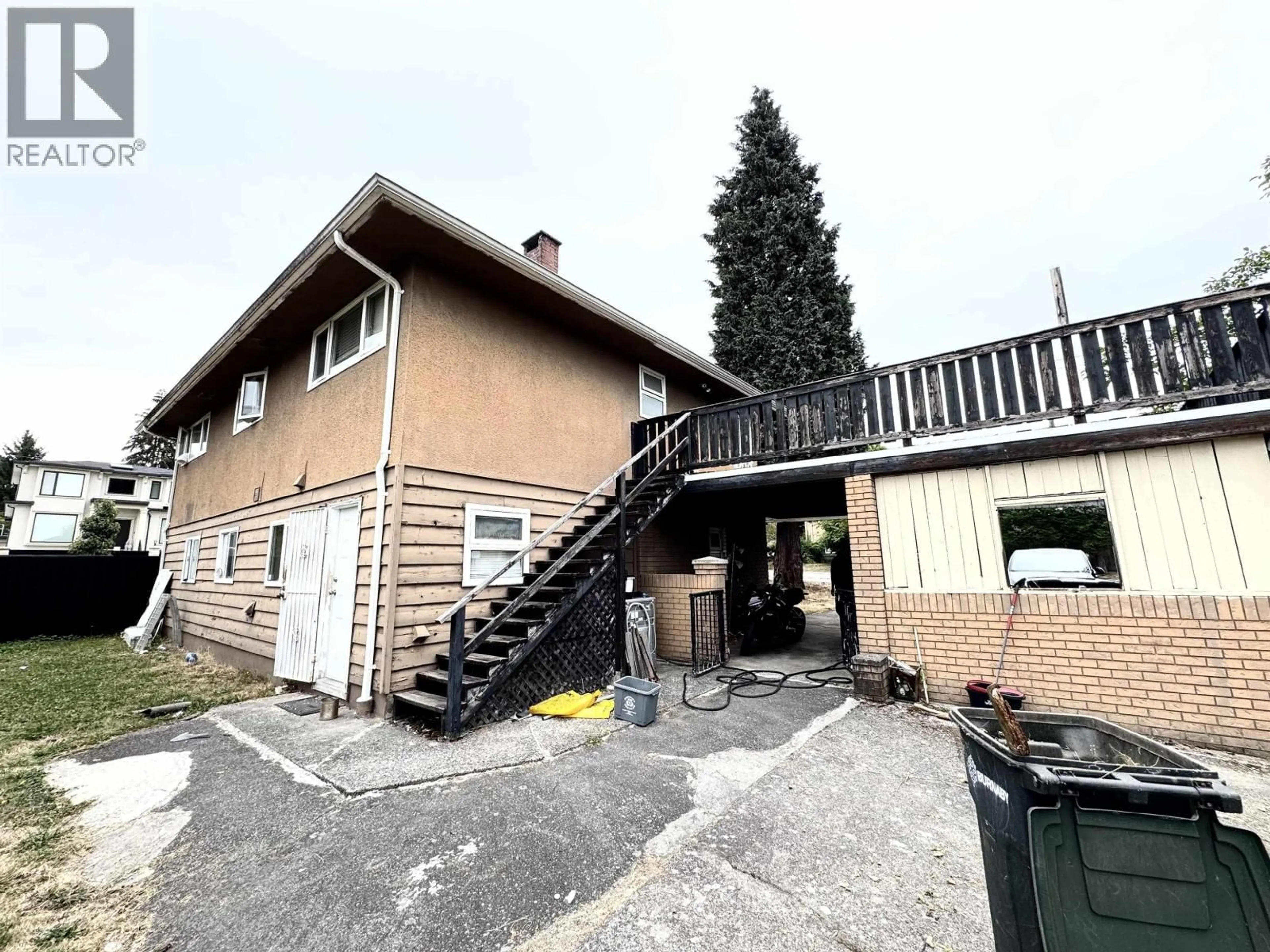 A pic from outside/outdoor area/front of a property/back of a property/a pic from drone, building for 1305 KENSINGTON AVENUE, Burnaby British Columbia V5B4C2