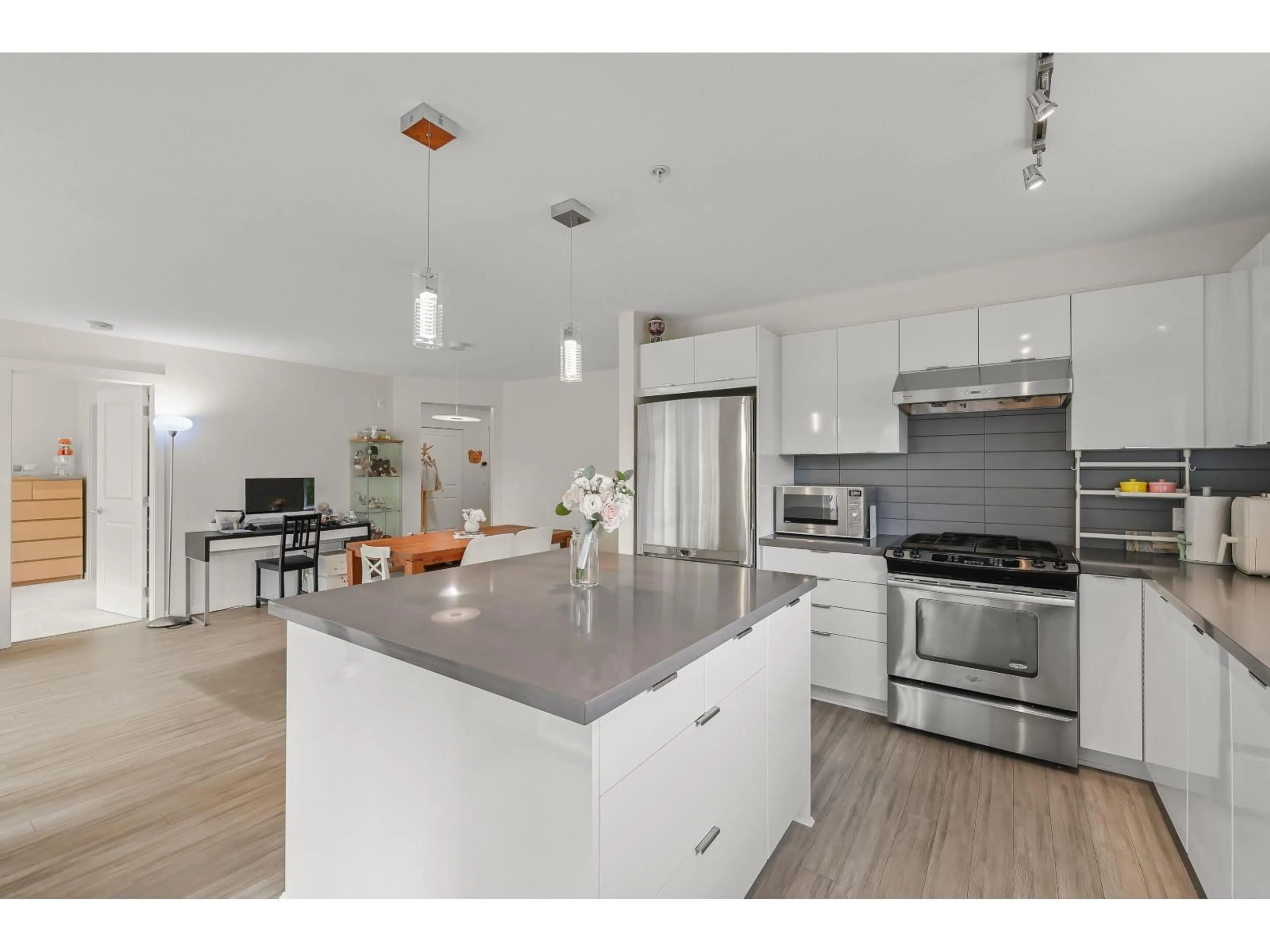 Open concept kitchen, unknown for 202 - 3323 151, Surrey British Columbia V3Z0L3