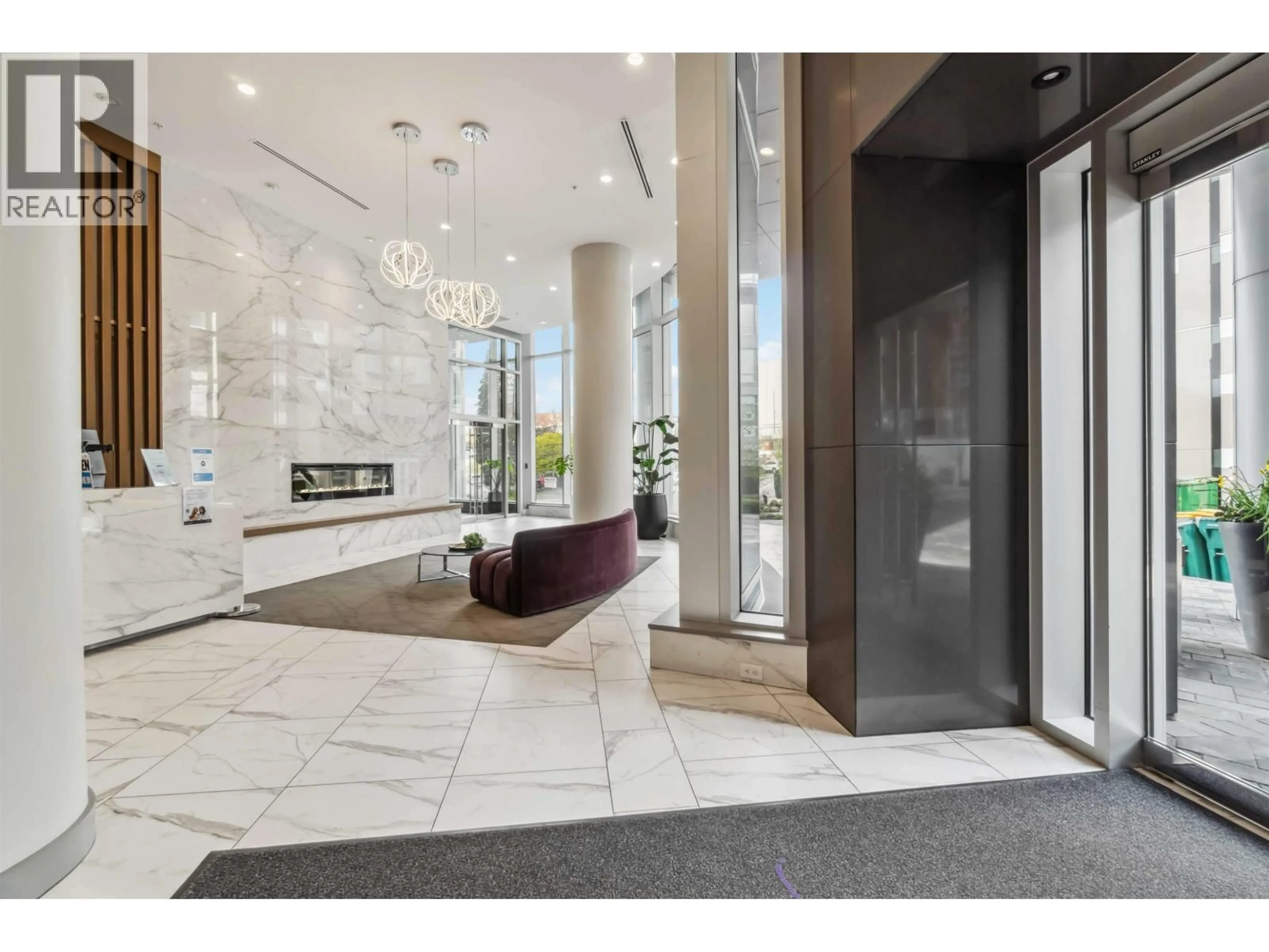 Indoor foyer for 1510 - 1788 GILMORE AVENUE, Burnaby British Columbia V5C0L5