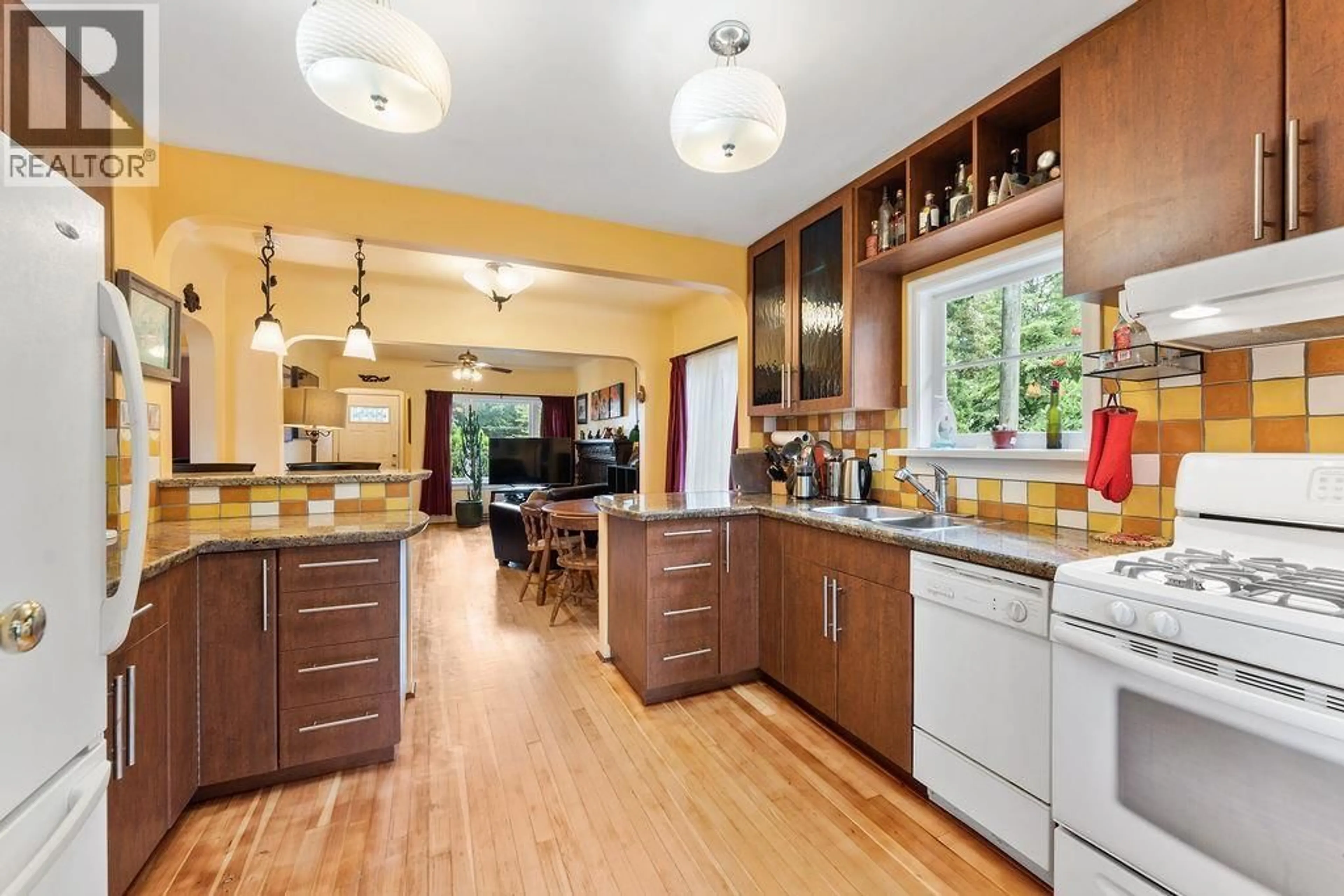 Open concept kitchen, unknown for 3205 GEORGIA STREET, Vancouver British Columbia V5K2L2