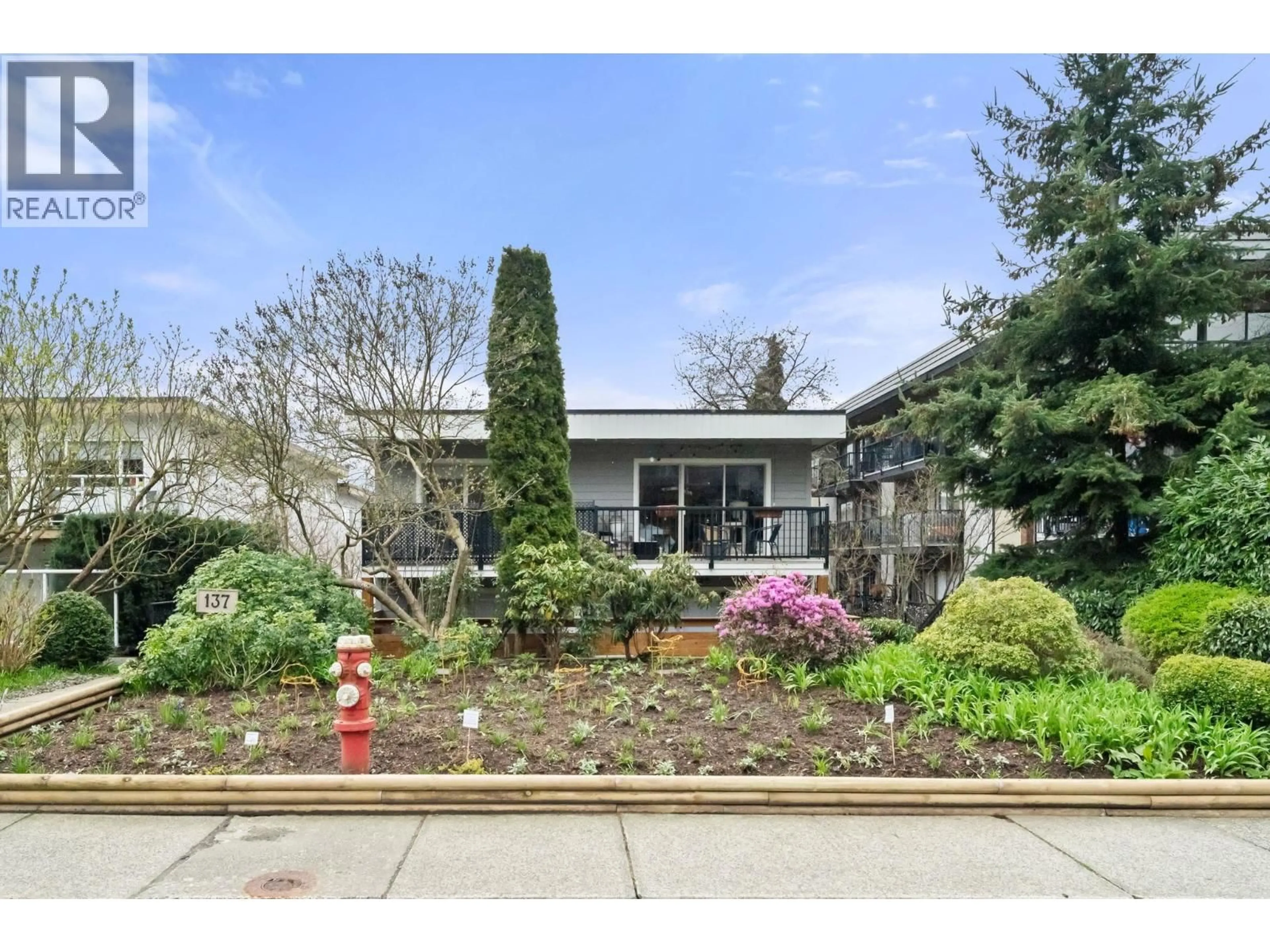 Unknown for 8 - 137 5TH STREET, North Vancouver British Columbia V7L1L3