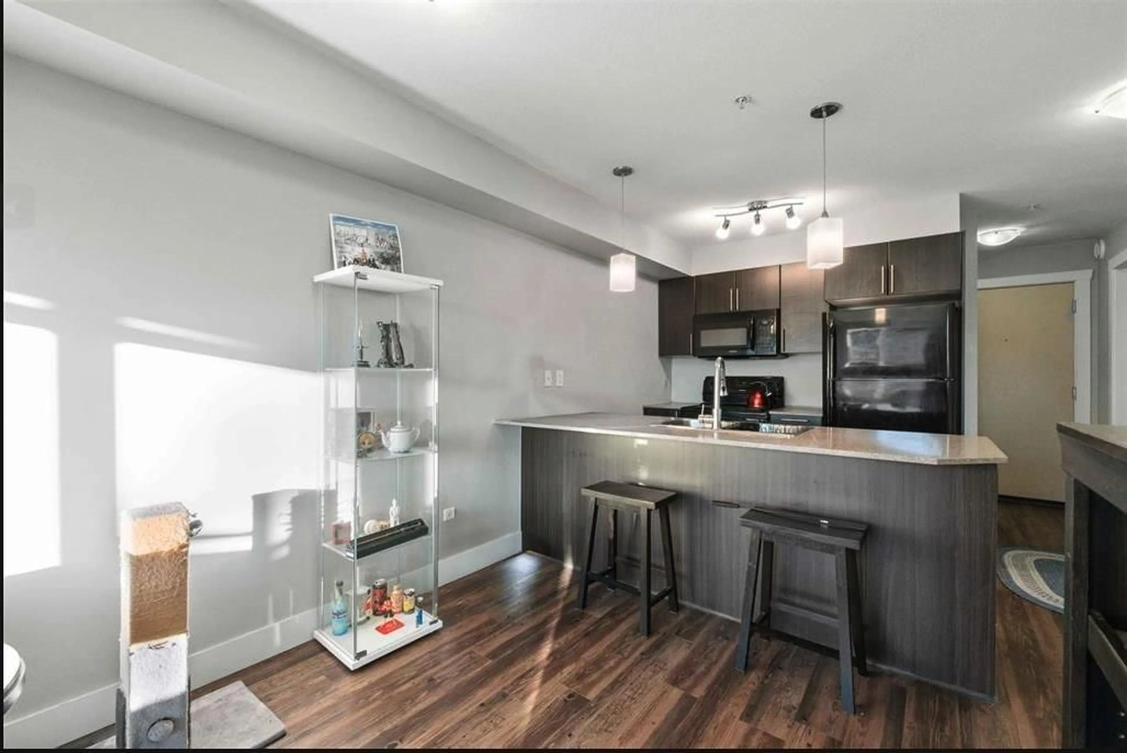 Open concept kitchen, unknown for 14187 66A, Surrey British Columbia V3W9N7