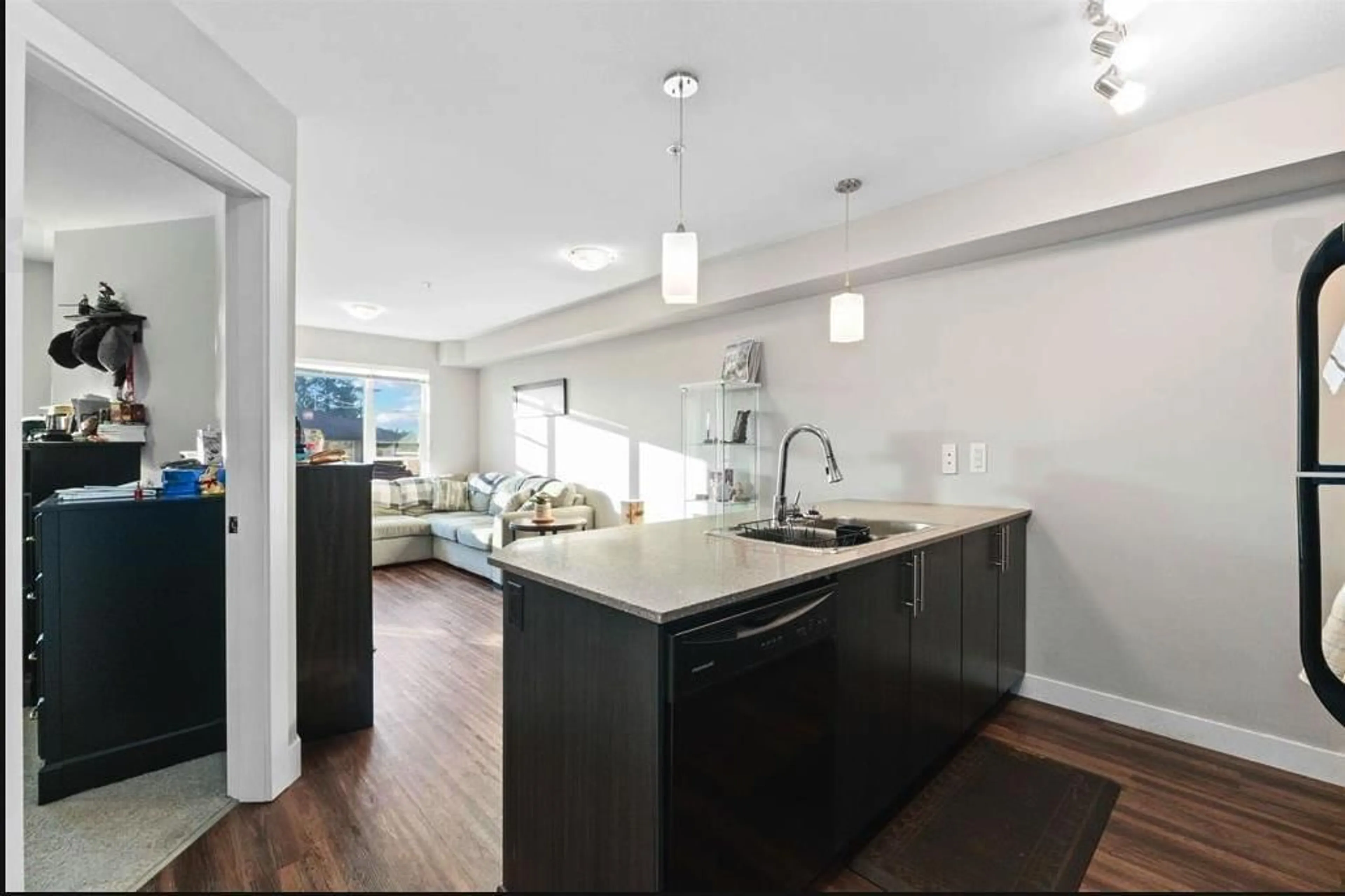 Open concept kitchen, unknown for 14187 66A, Surrey British Columbia V3W9N7