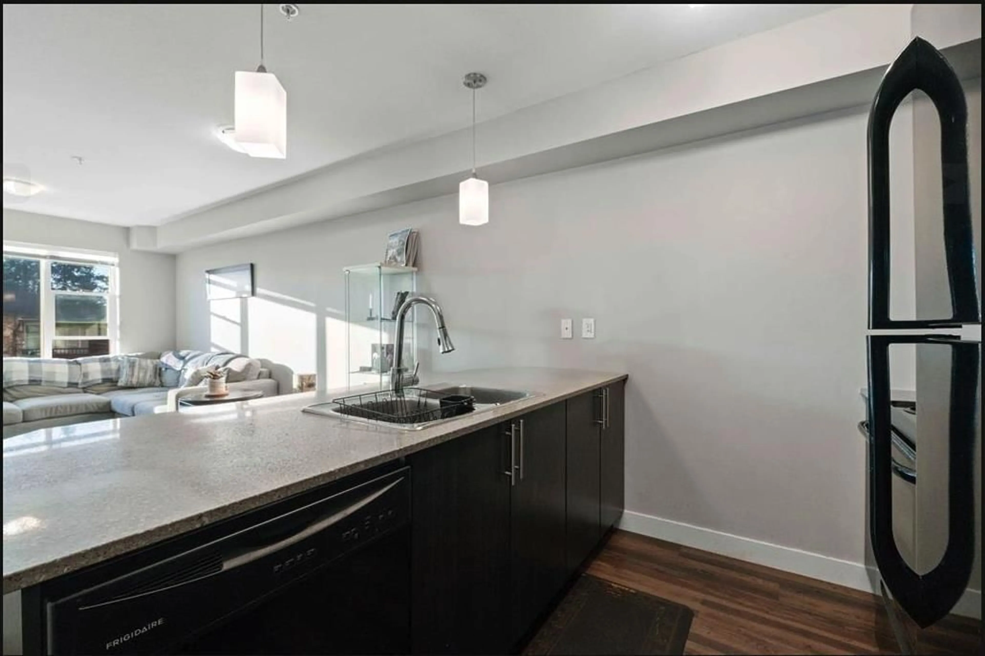 Open concept kitchen, unknown for 14187 66A, Surrey British Columbia V3W9N7