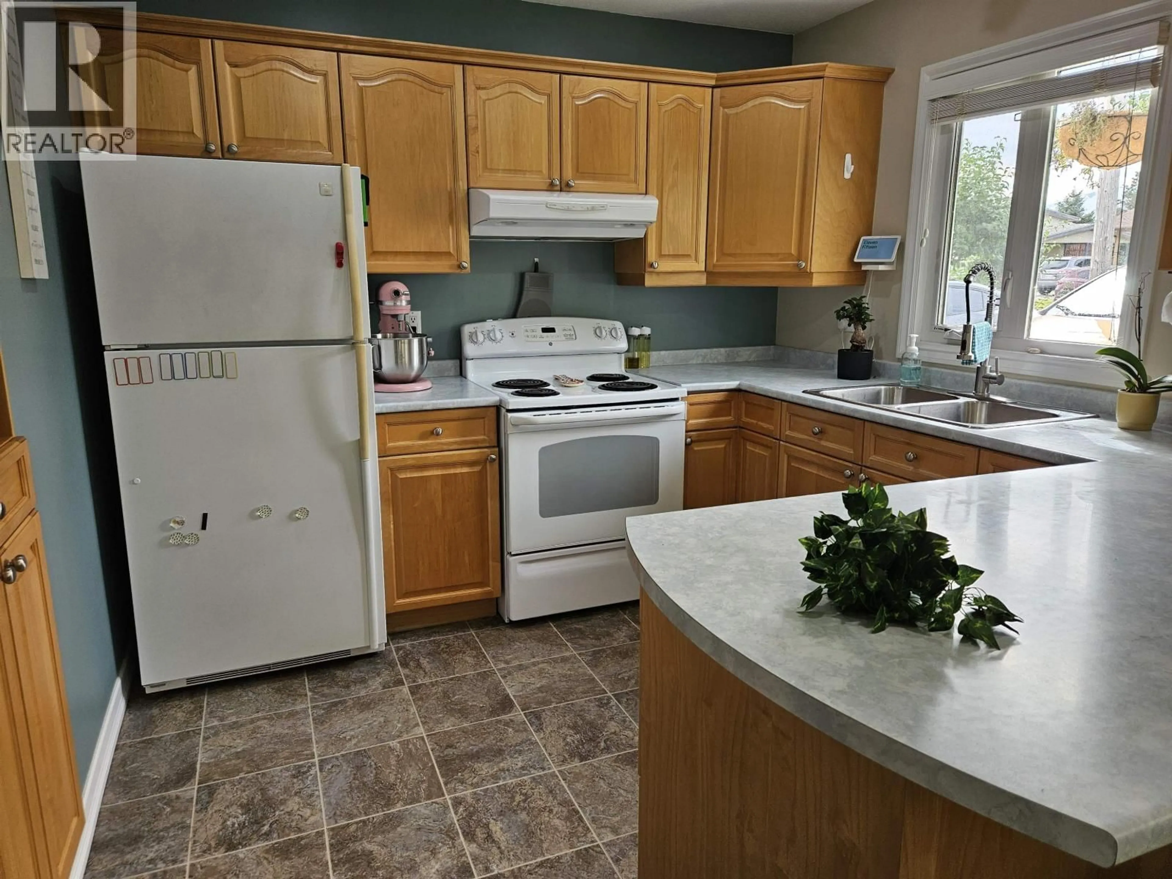 Standard kitchen, ceramic/tile floor for 4818 TUCK AVENUE, Terrace British Columbia V8G4H4