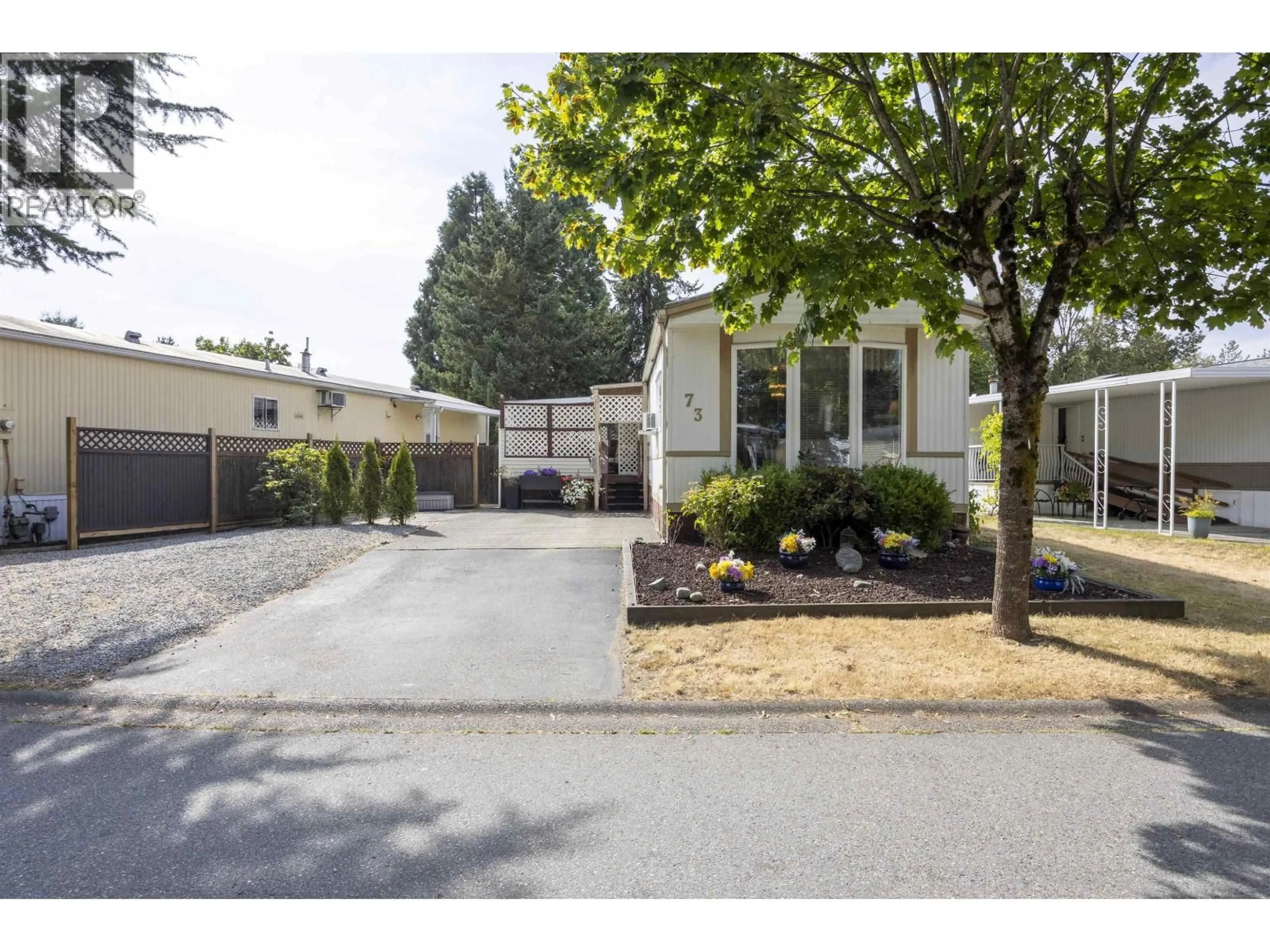 Home with vinyl exterior material, street for 73 - 145 KING EDWARD STREET, Coquitlam British Columbia V3K6L6