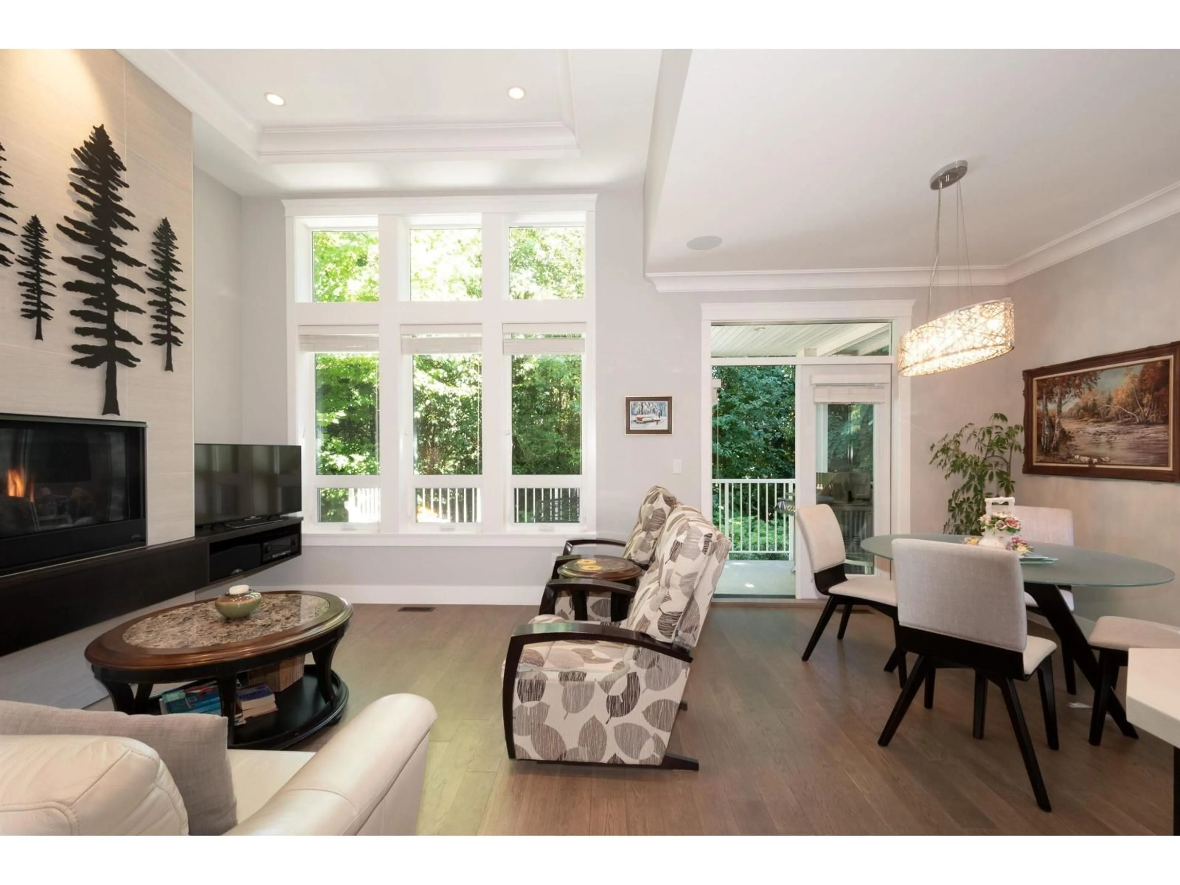 Living room with furniture, wood/laminate floor for 1 - 15989 MOUNTAIN VIEW, Surrey British Columbia V3Z0M9