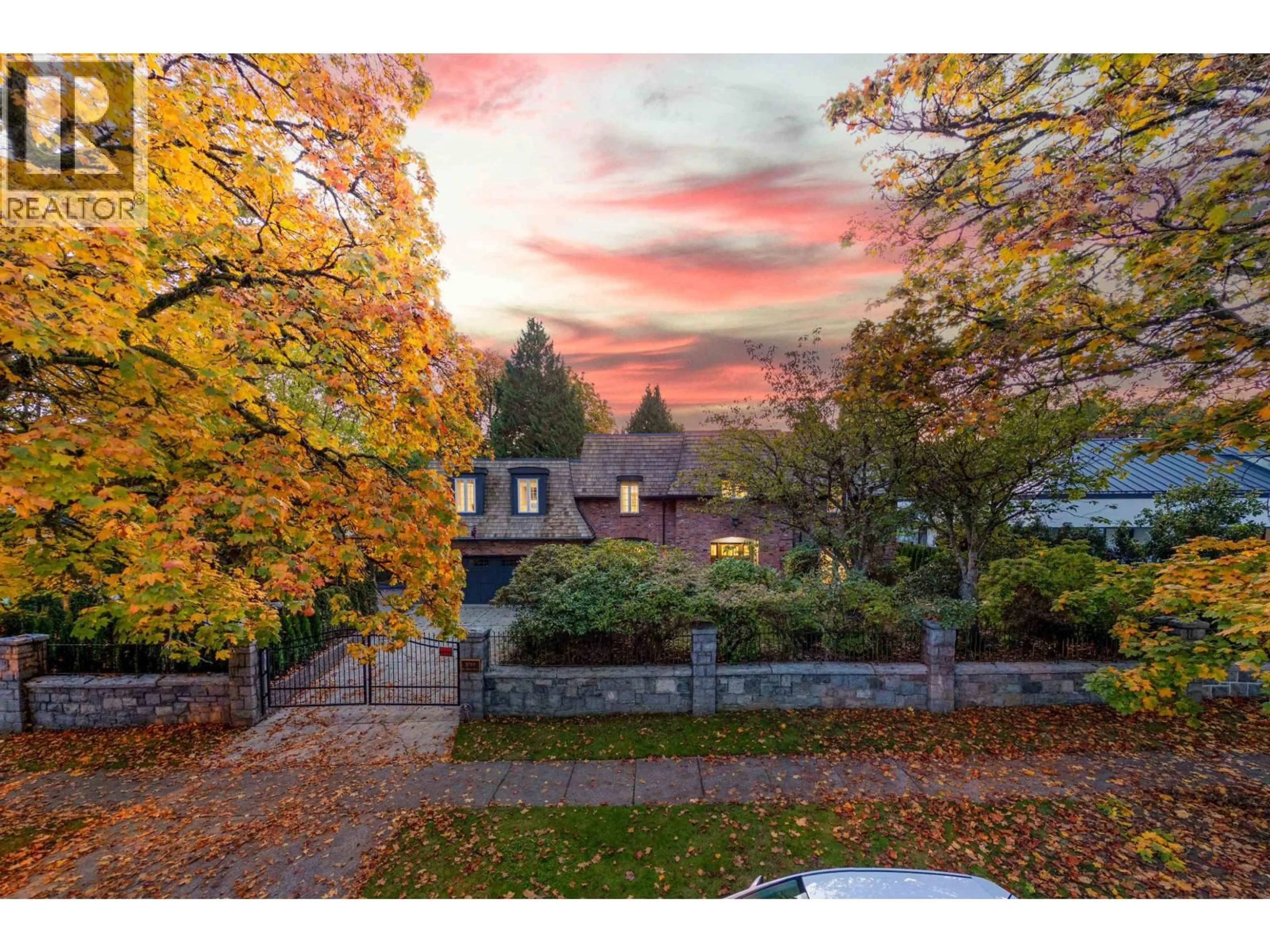 A pic from outside/outdoor area/front of a property/back of a property/a pic from drone, unknown for 3707 HUDSON STREET, Vancouver British Columbia V6H3A6
