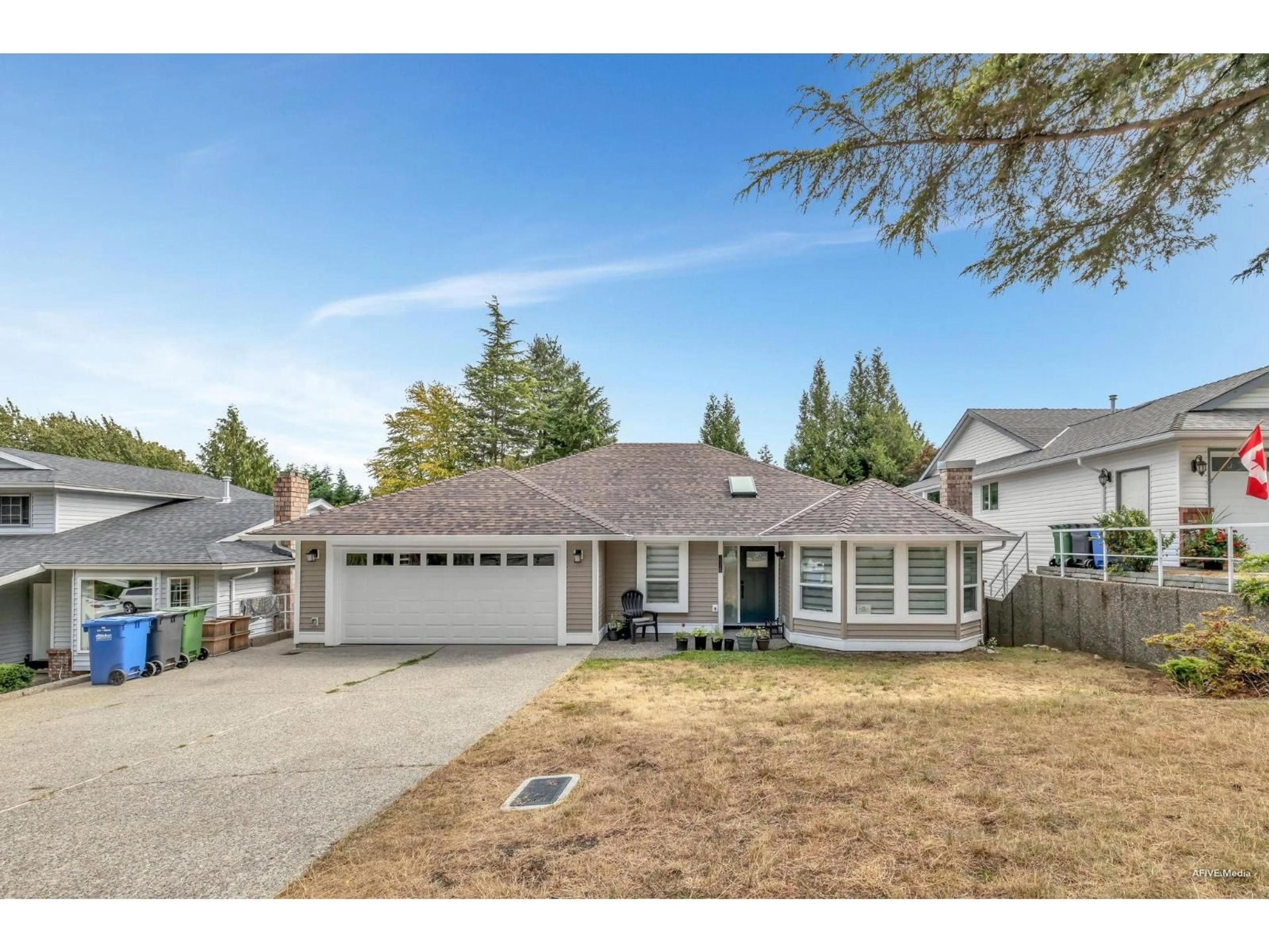 Home with vinyl exterior material, street for 35320 MCCORKELL, Abbotsford British Columbia V3G2C3