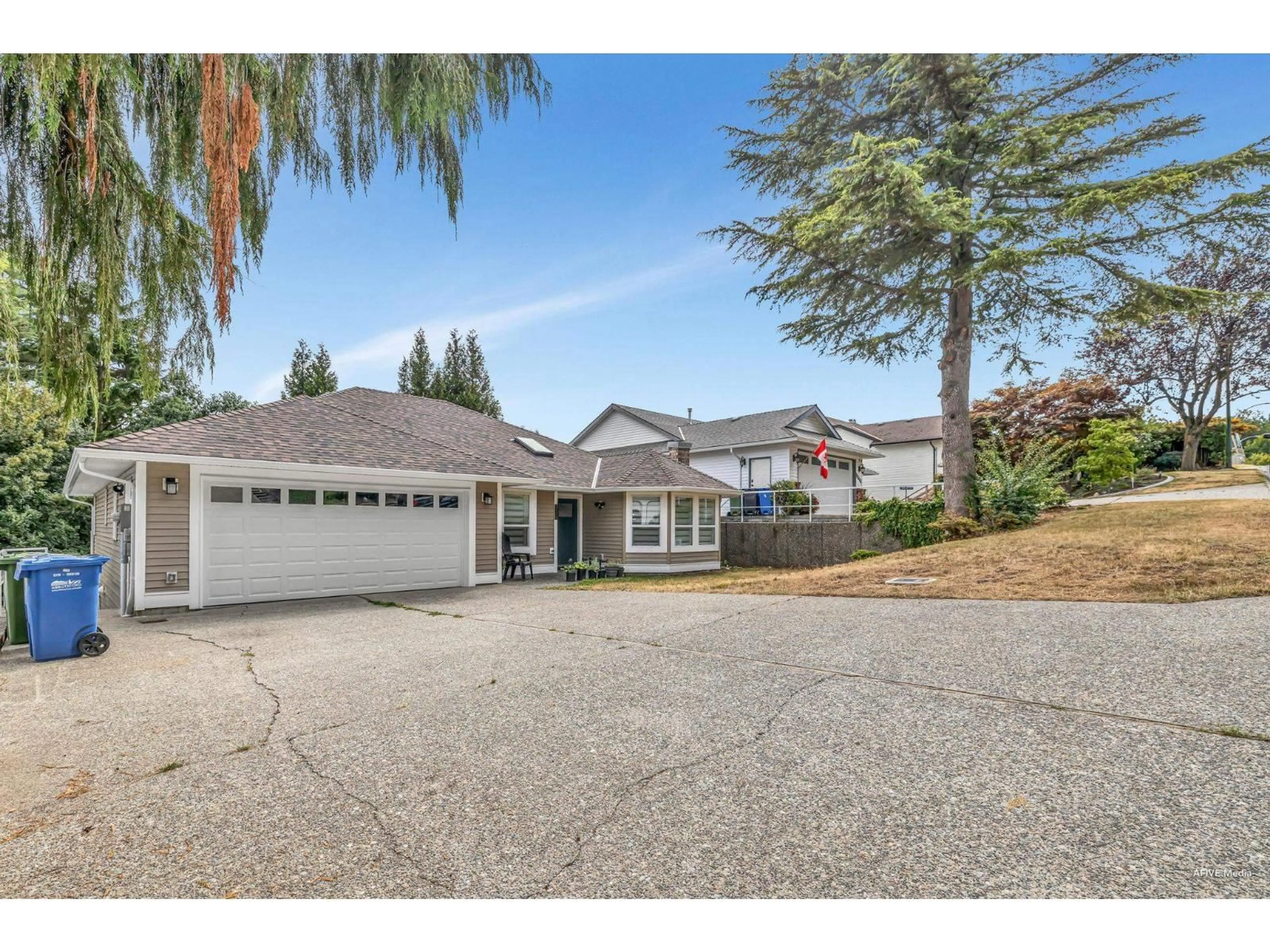 Home with vinyl exterior material, street for 35320 MCCORKELL, Abbotsford British Columbia V3G2C3