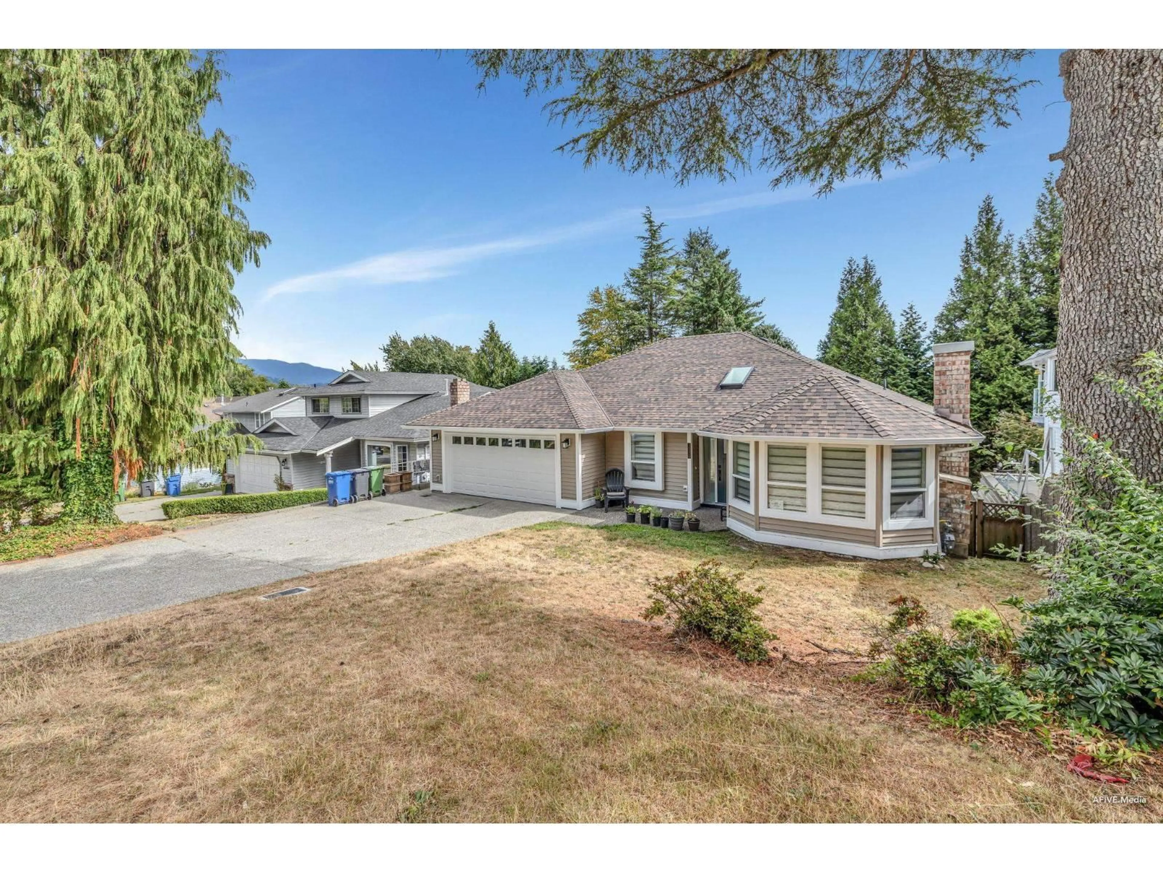 A pic from outside/outdoor area/front of a property/back of a property/a pic from drone, mountain view for 35320 MCCORKELL, Abbotsford British Columbia V3G2C3