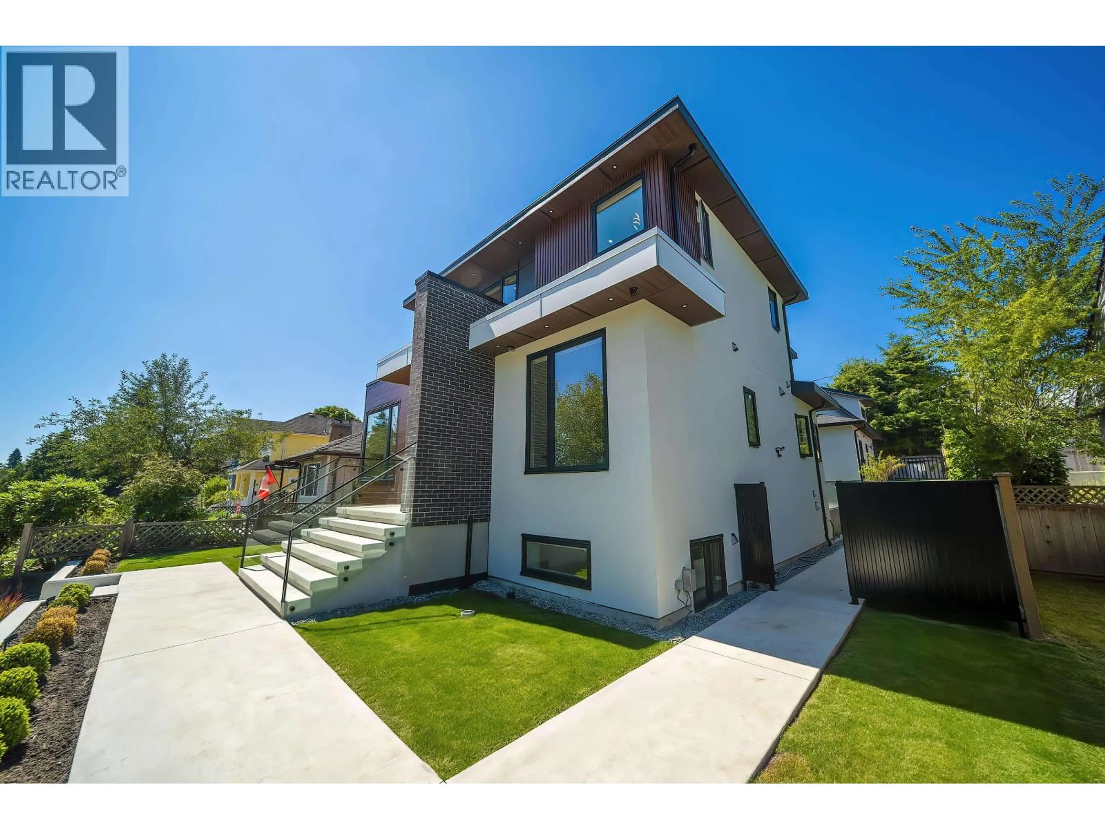 Home with brick exterior material, street for 827 CHESTNUT STREET, New Westminster British Columbia V3L4N3