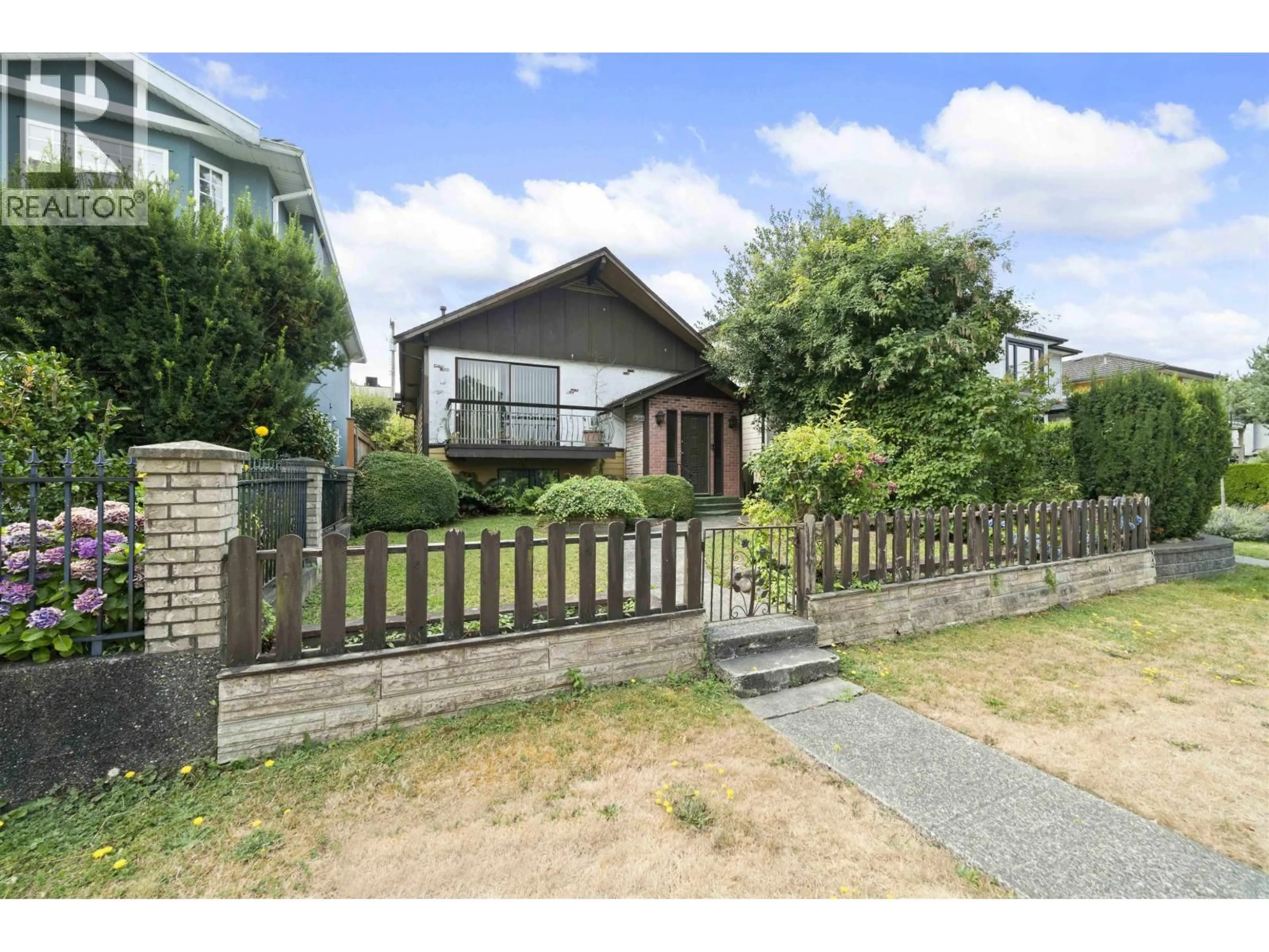 A pic from outside/outdoor area/front of a property/back of a property/a pic from drone, street for 4544 ALBERT STREET, Burnaby British Columbia V5C2G5
