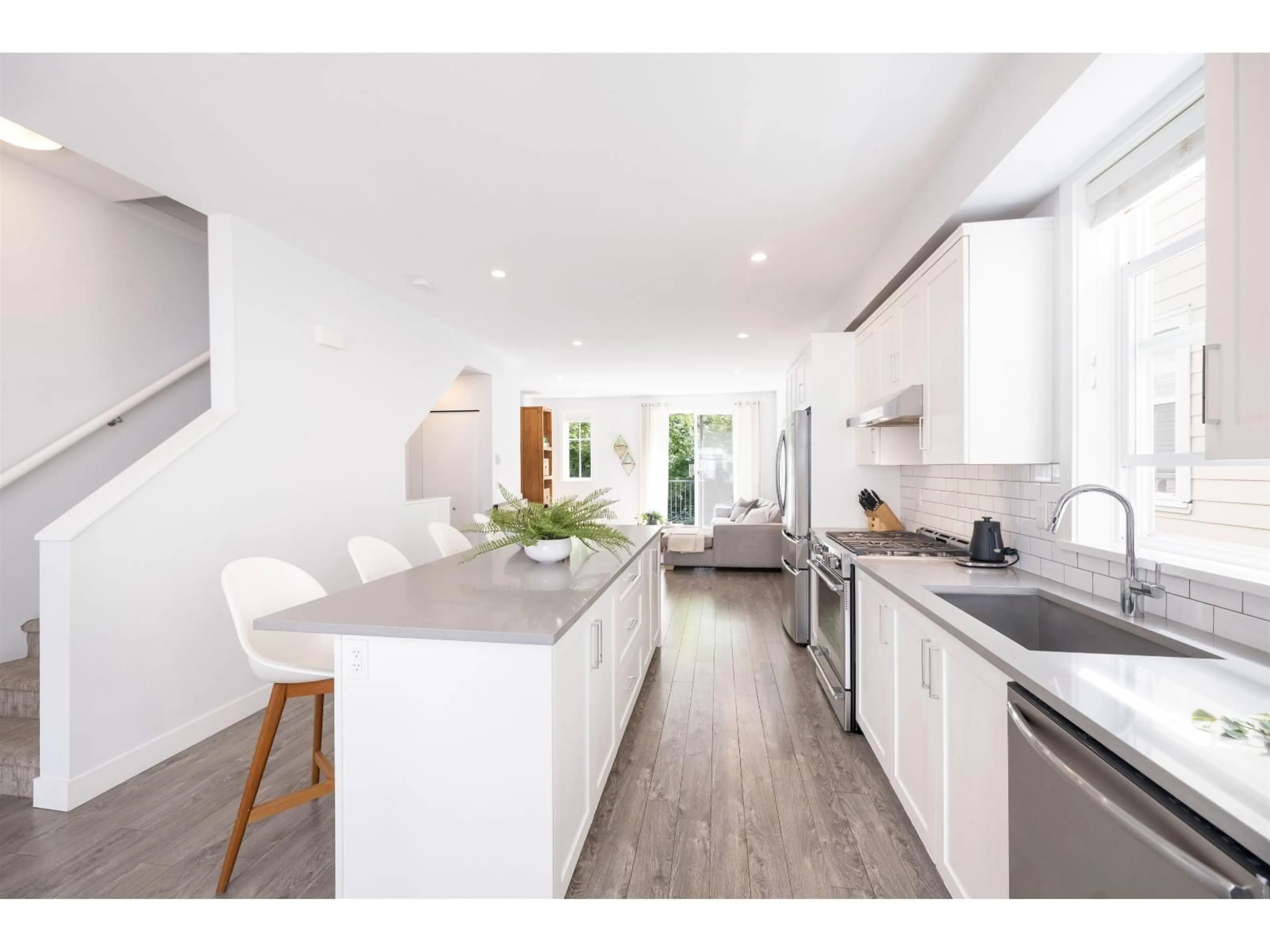 Open concept kitchen, wood/laminate floor for 75 - 15588 32, Surrey British Columbia V3Z0G3