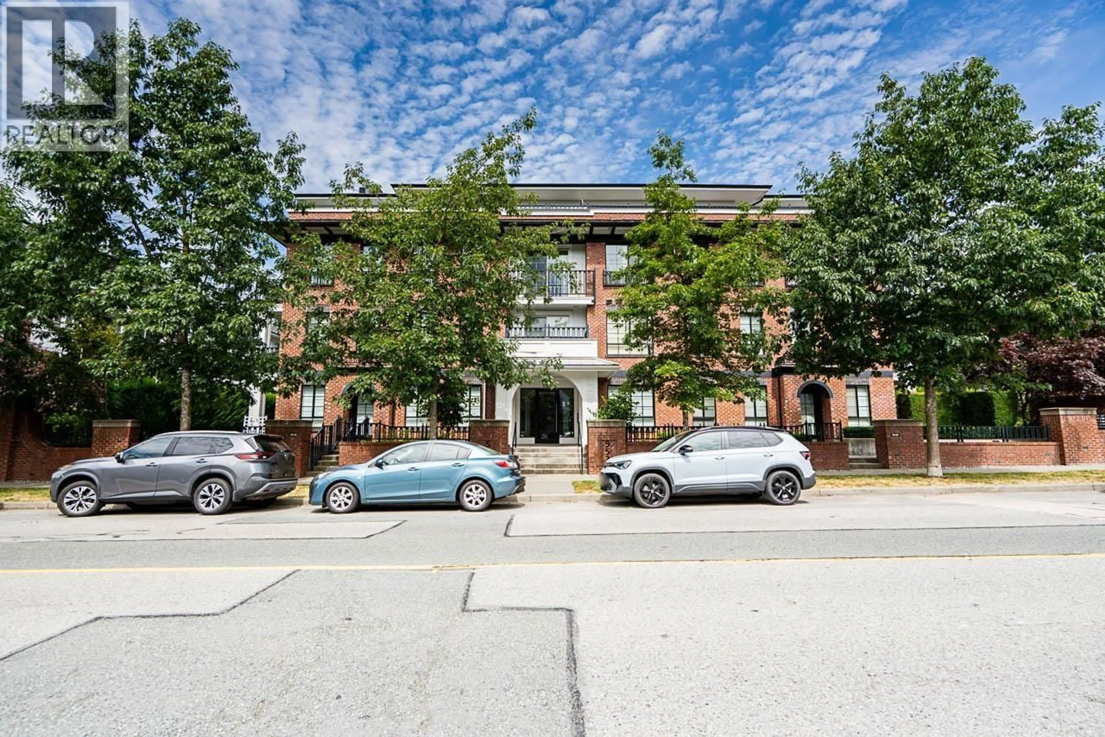 Patio, building for 313 - 553 FOSTER AVENUE, Coquitlam British Columbia V3J0B5