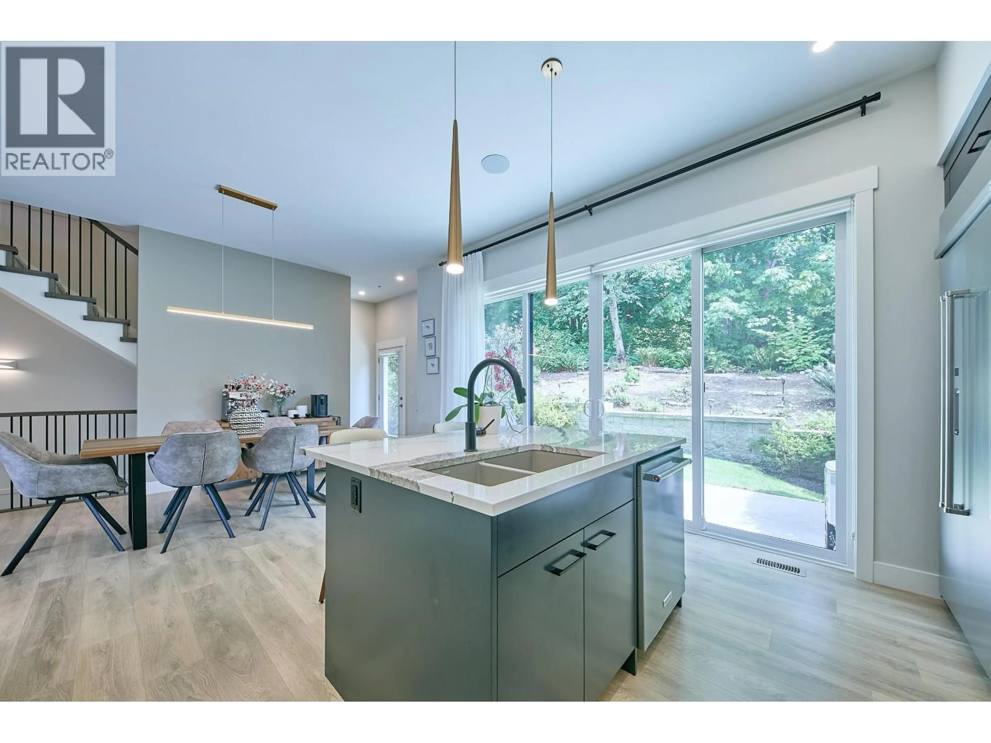 Open concept kitchen, ceramic/tile floor for 6 - 23415 CROSS ROAD, Maple Ridge British Columbia V4R0C8