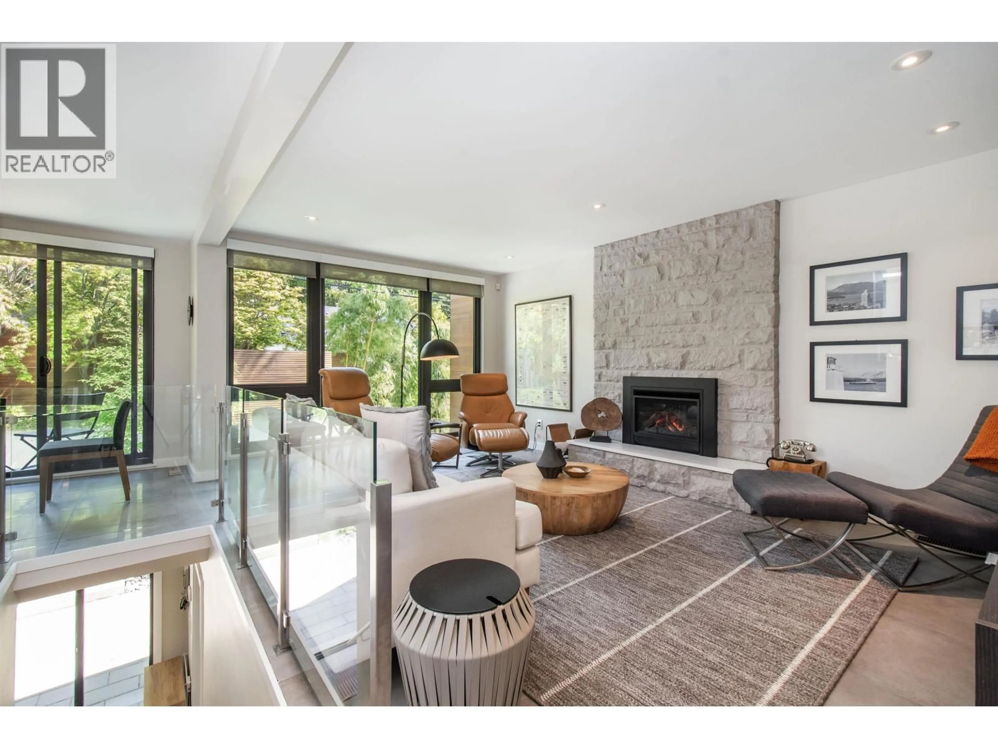 Living room with furniture, unknown for 3895 LONSDALE AVENUE, North Vancouver British Columbia V7N3K8