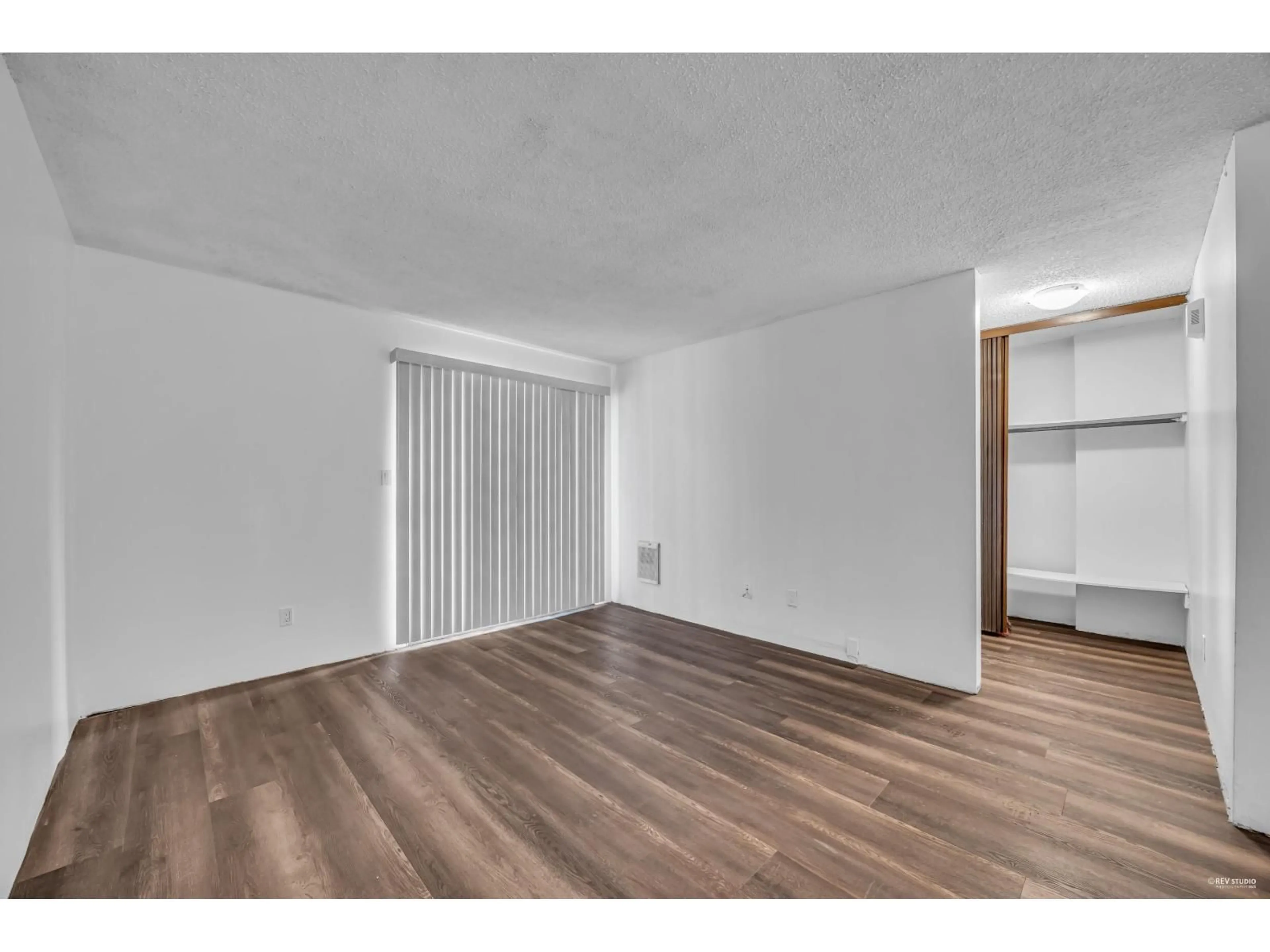A pic of a room for 10580 HOLLY PARK, Surrey British Columbia V3R6X9