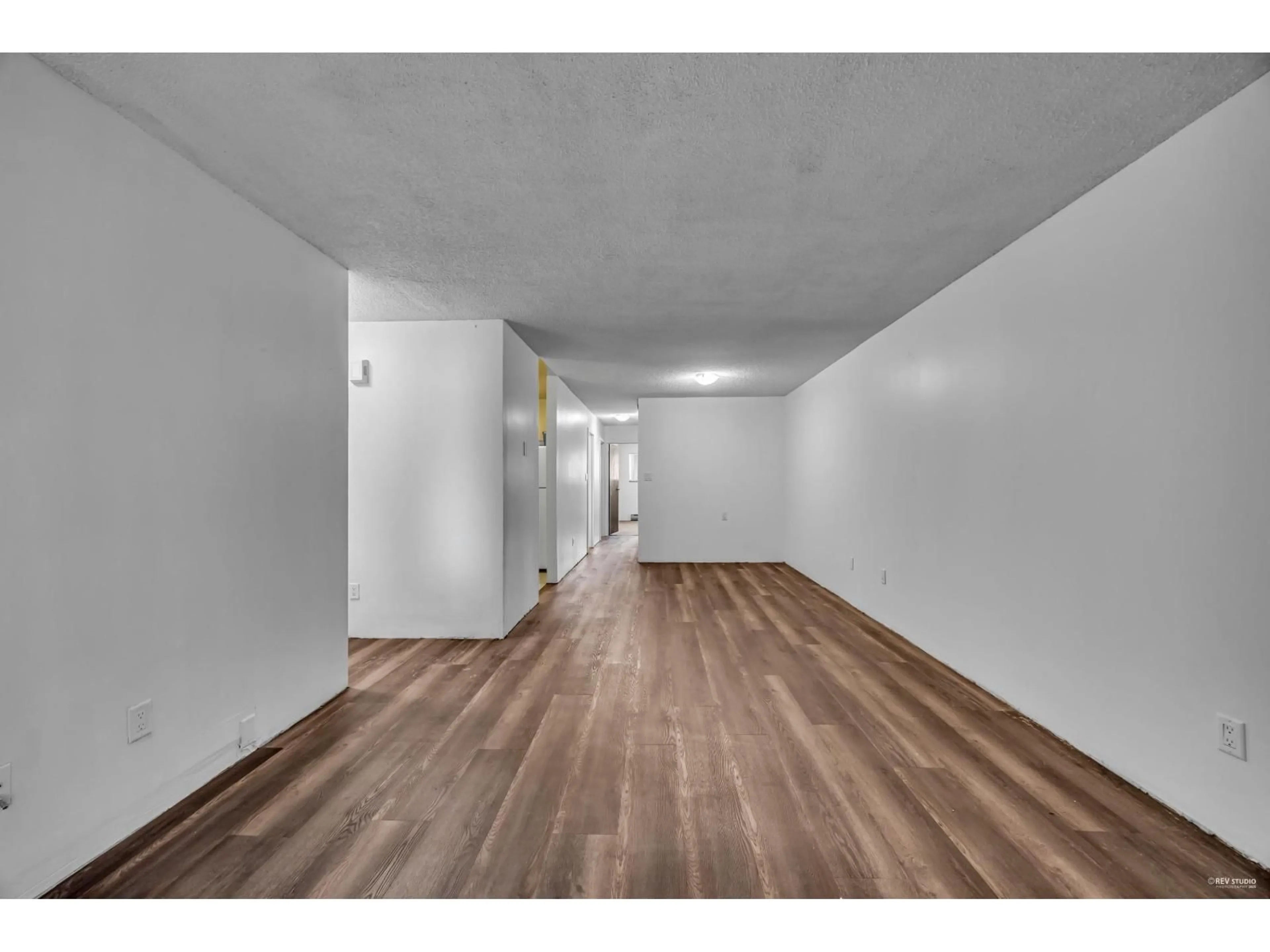 A pic of a room for 10580 HOLLY PARK, Surrey British Columbia V3R6X9