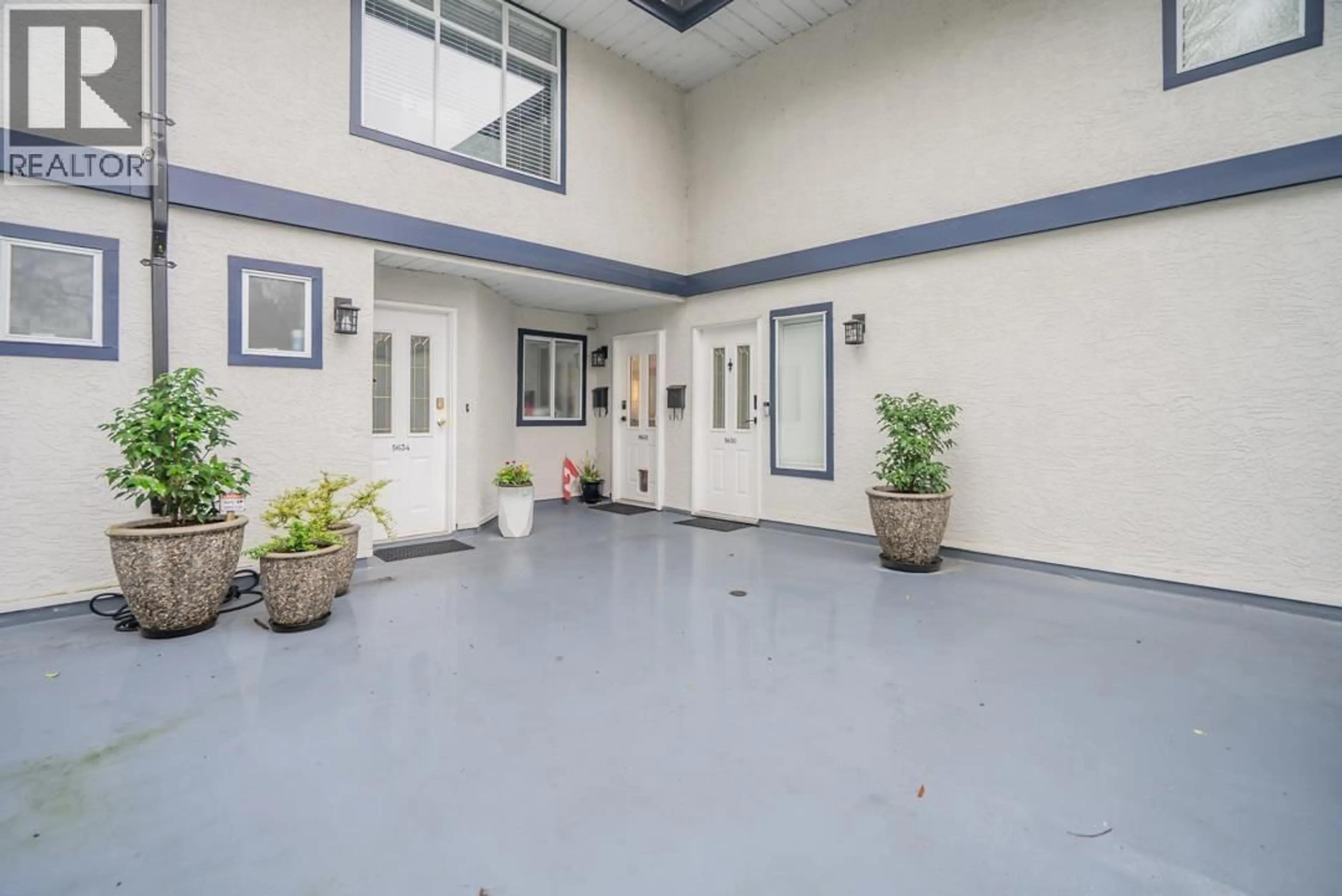 Indoor foyer for 5632 16 AVENUE, Delta British Columbia V4L1G7