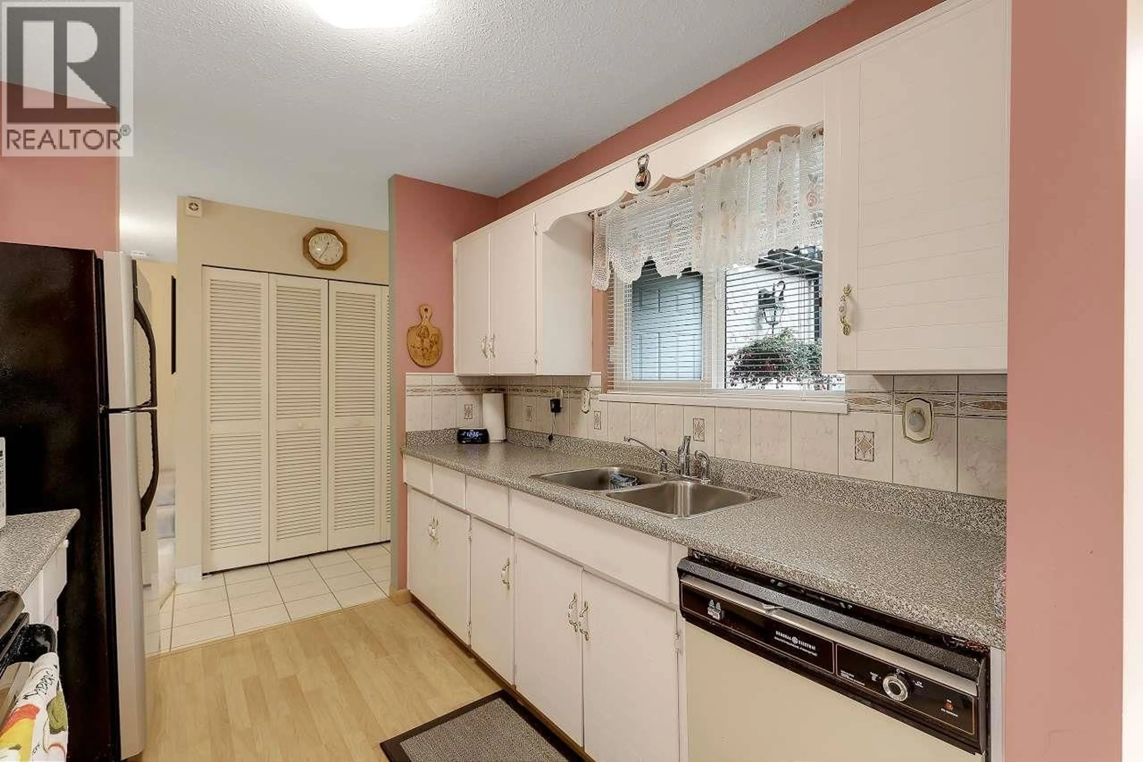 Standard kitchen, ceramic/tile floor for 103D - 3655 SHAUGHNESSY STREET, Port Coquitlam British Columbia V3B6C8
