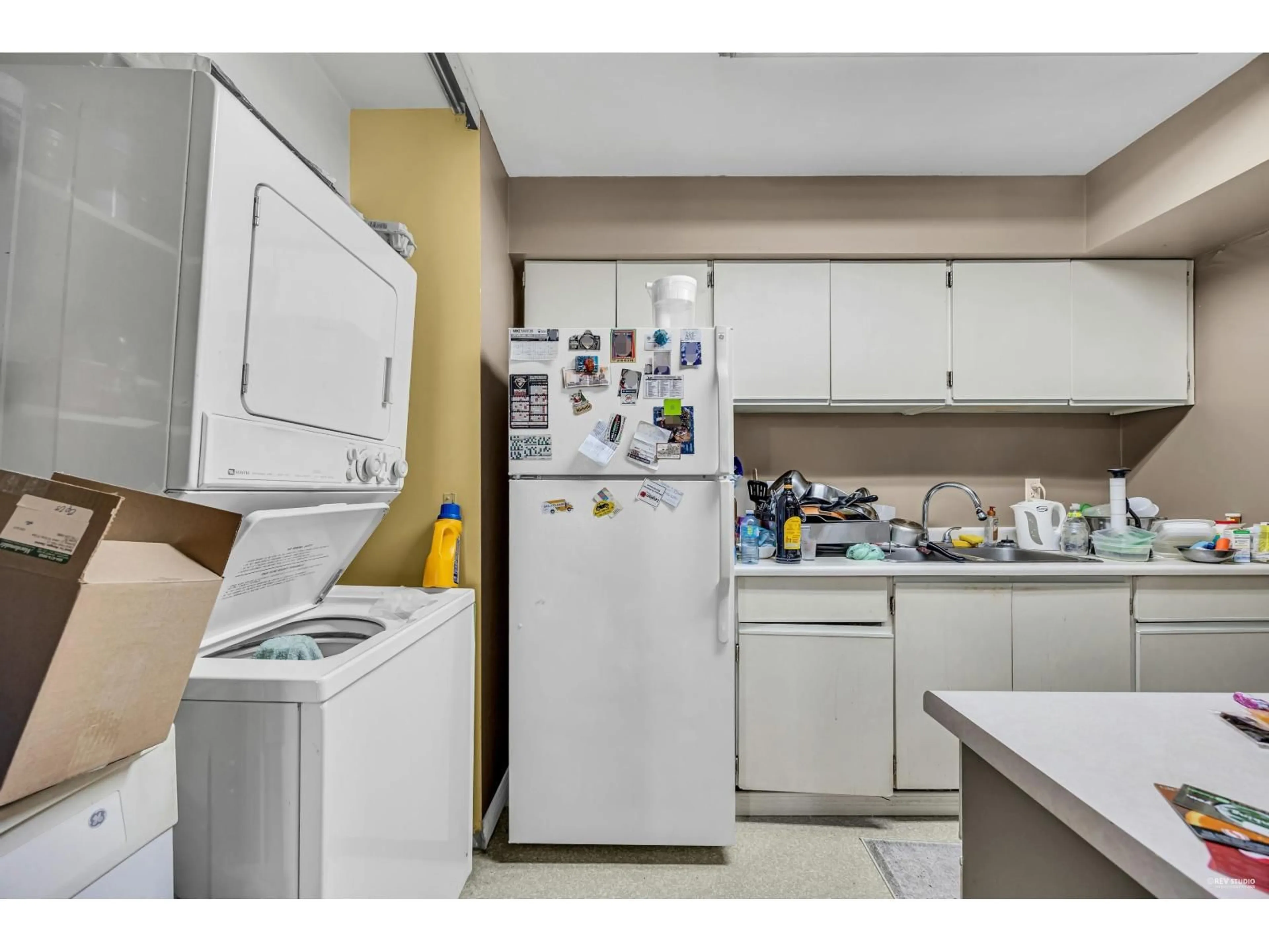 Standard kitchen, unknown for 10600 HOLLY PARK, Surrey British Columbia V3R6X9