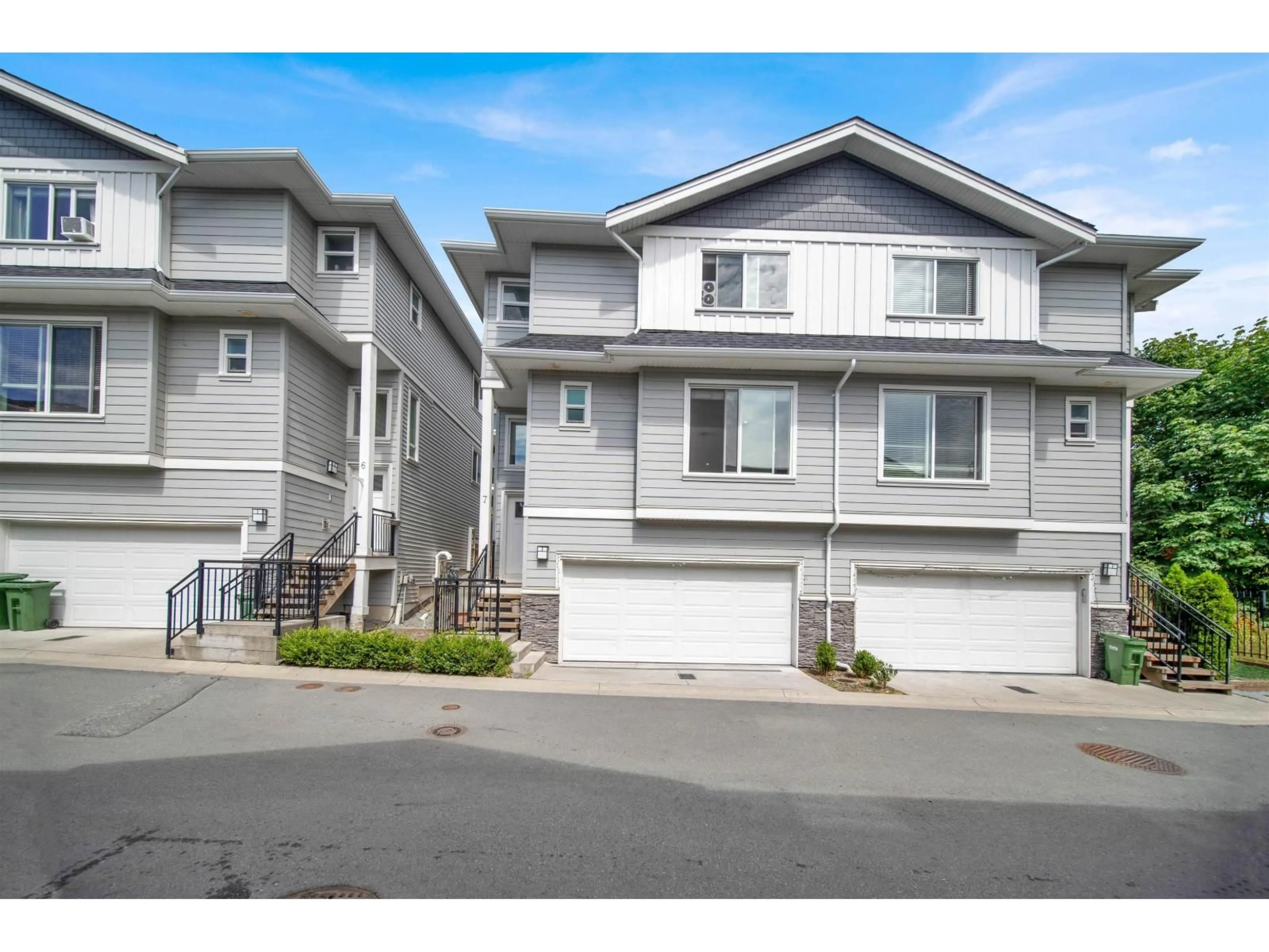 Home with vinyl exterior material, street for 7 - 31548 UPPER MACLURE, Abbotsford British Columbia V2T0J3