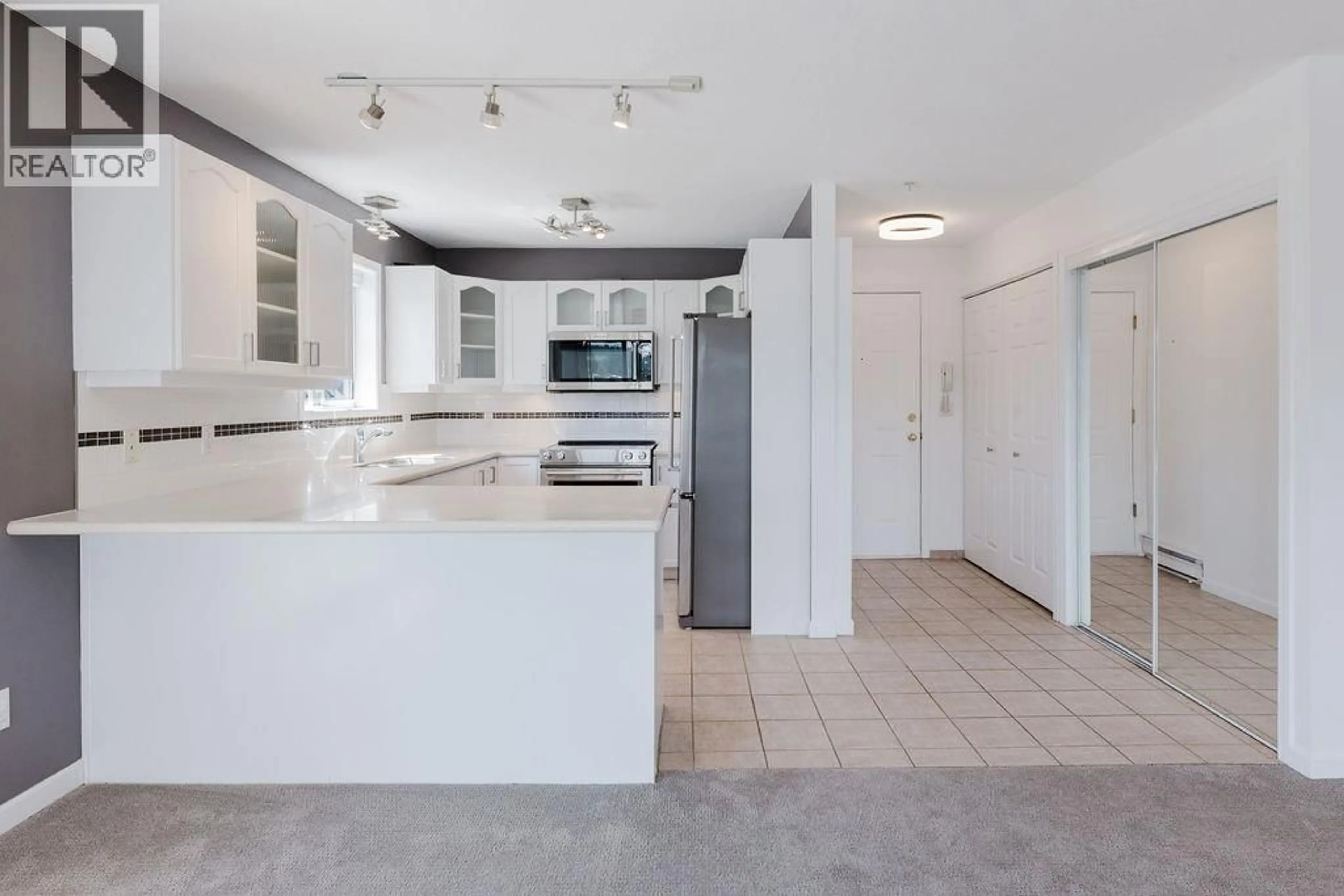 Open concept kitchen, unknown for 6 - 291 PERIWINKLE LANE, Gibsons British Columbia V0N1V0