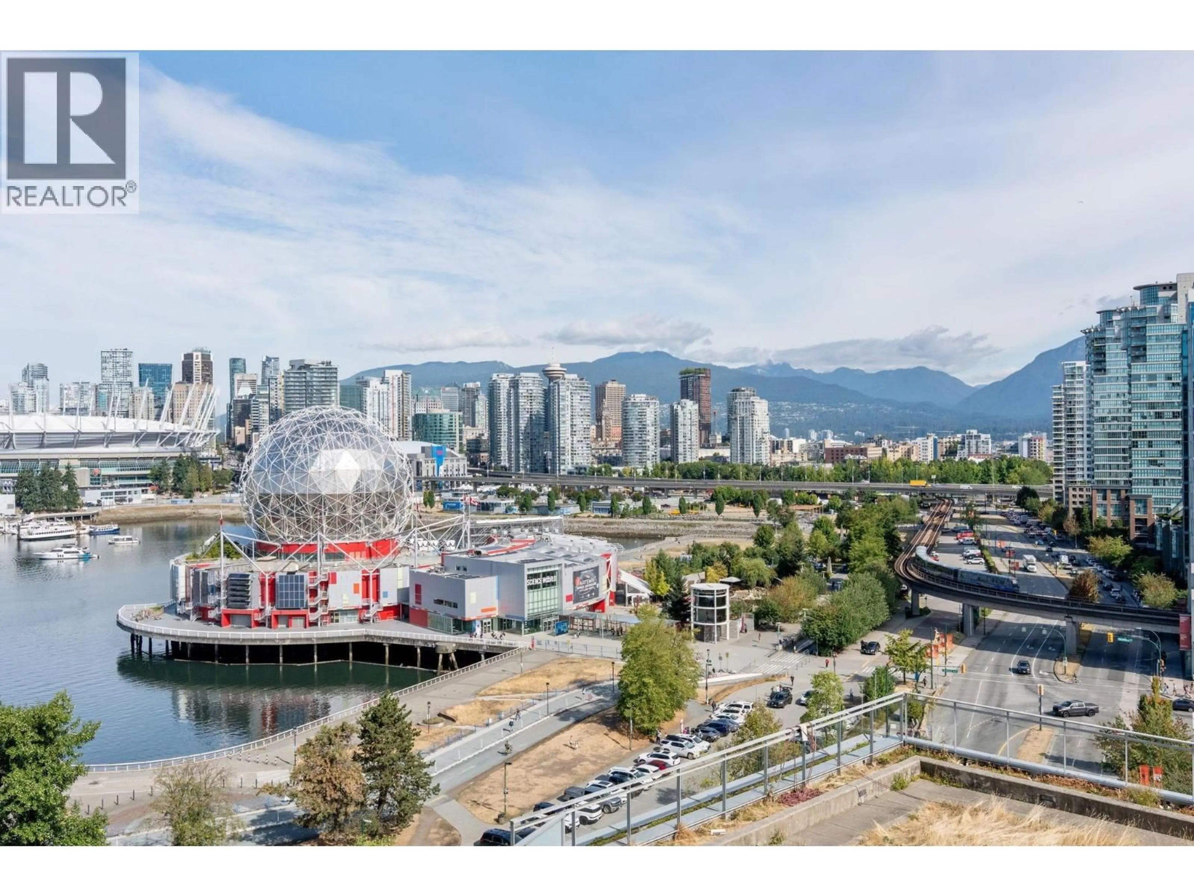 A pic from outside/outdoor area/front of a property/back of a property/a pic from drone, unknown for 1706 - 1618 QUEBEC STREET, Vancouver British Columbia V6A0C5