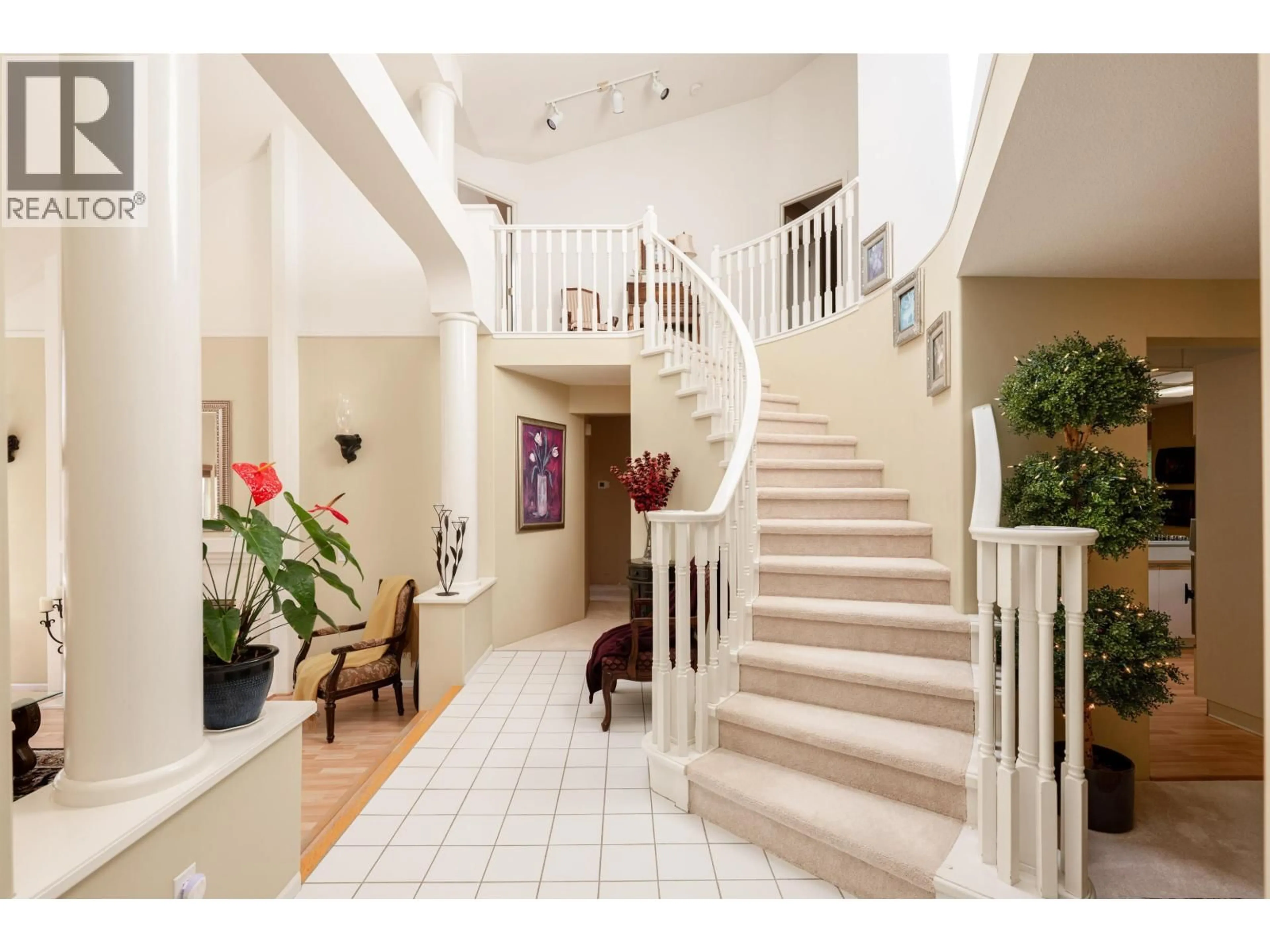 Indoor foyer for 2905 CLIFFROSE CRESCENT, Coquitlam British Columbia V3E2S9