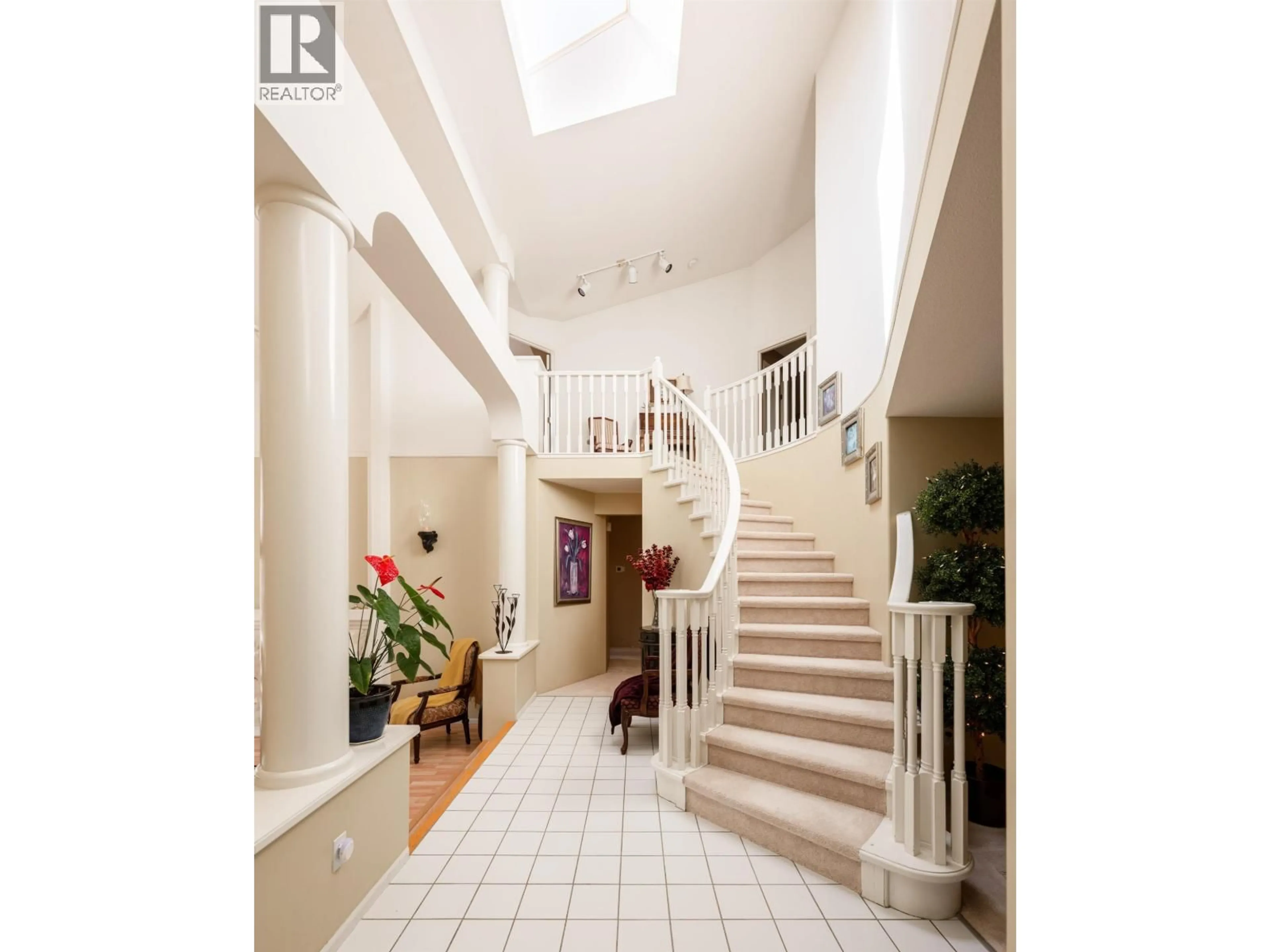 Indoor foyer for 2905 CLIFFROSE CRESCENT, Coquitlam British Columbia V3E2S9