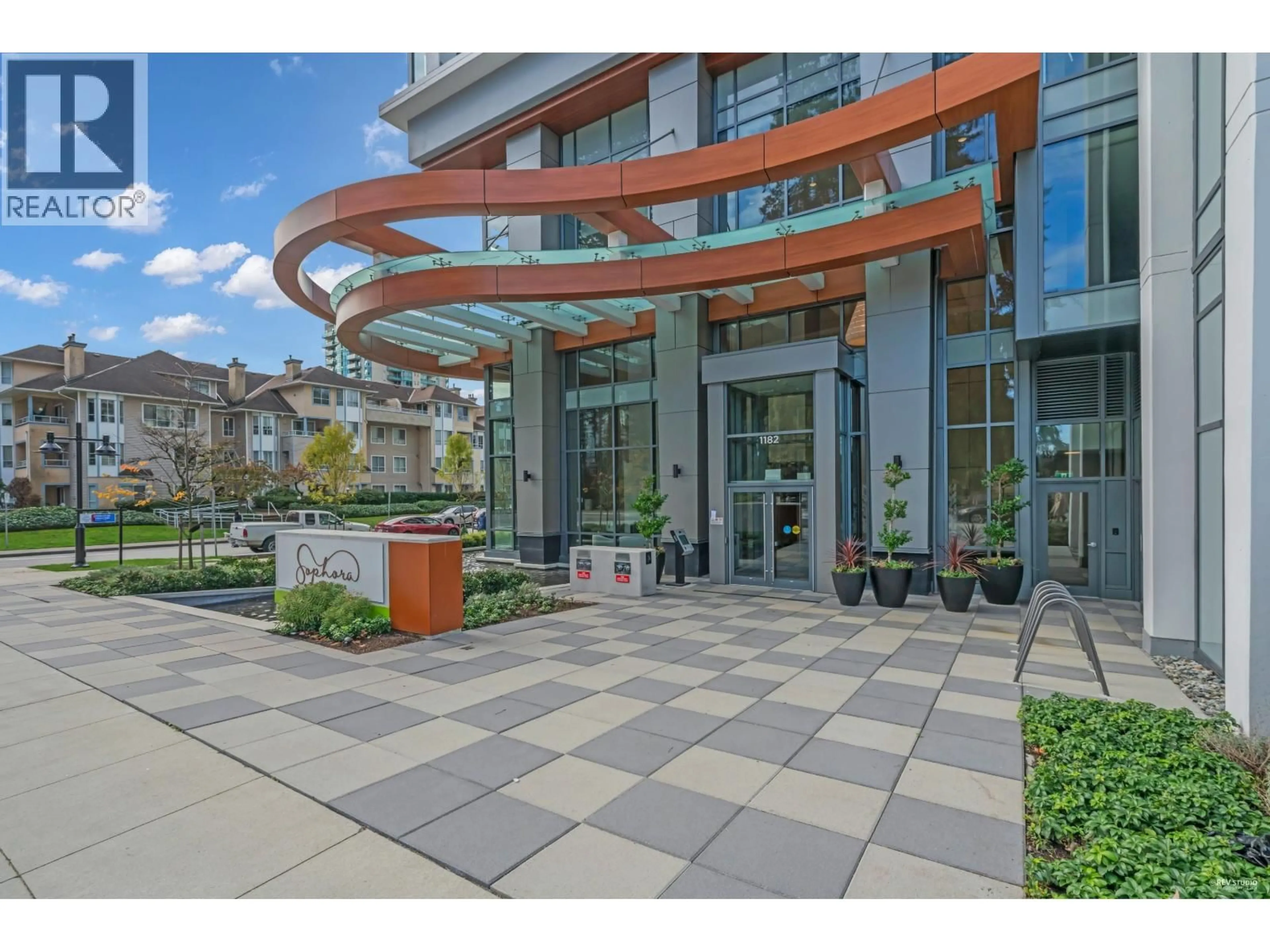 Indoor foyer for 3402 - 1182 WESTWOOD STREET, Coquitlam British Columbia V3B0T9
