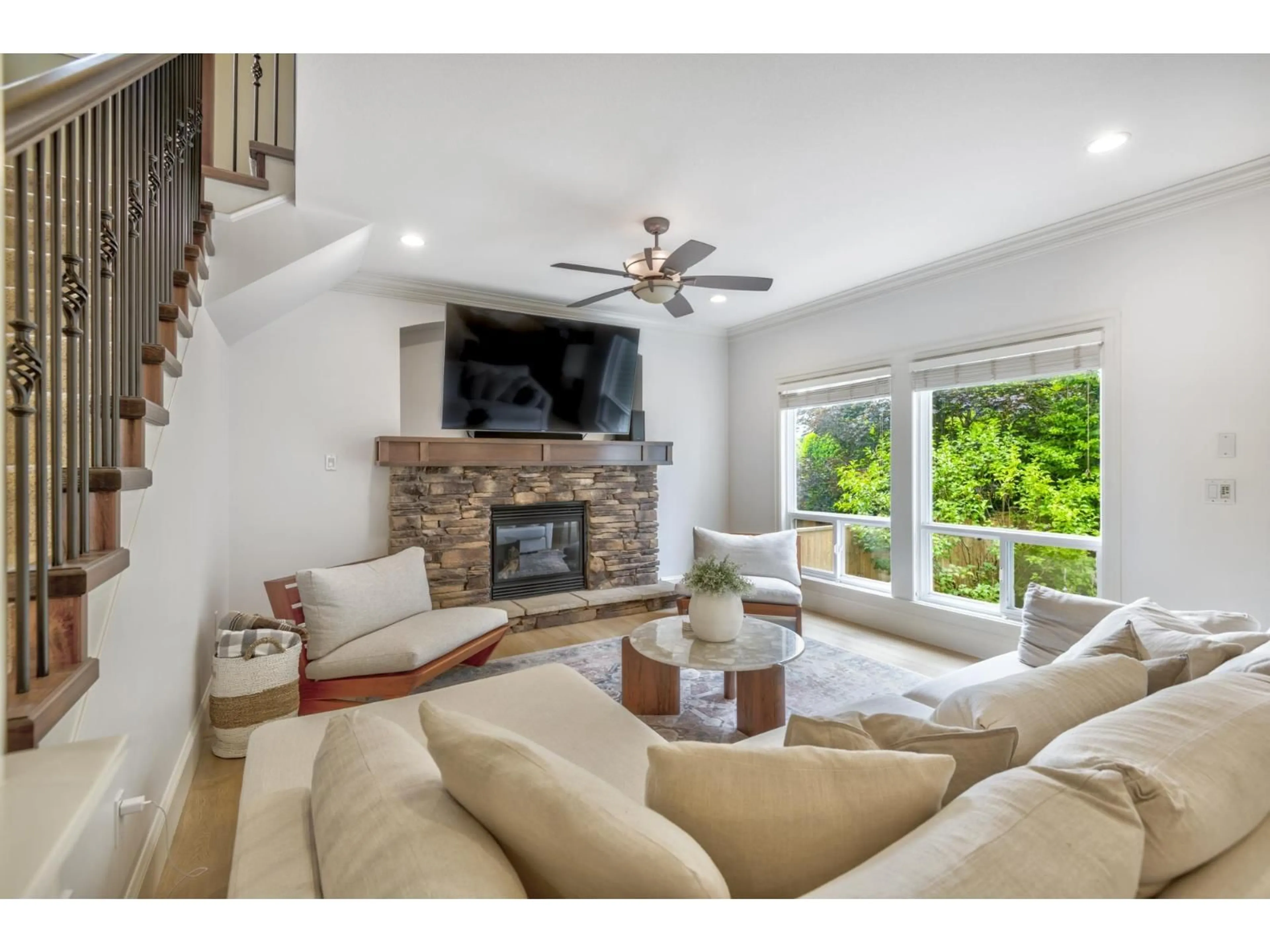 Living room with furniture, unknown for 9855 203A, Langley British Columbia V1M0A6