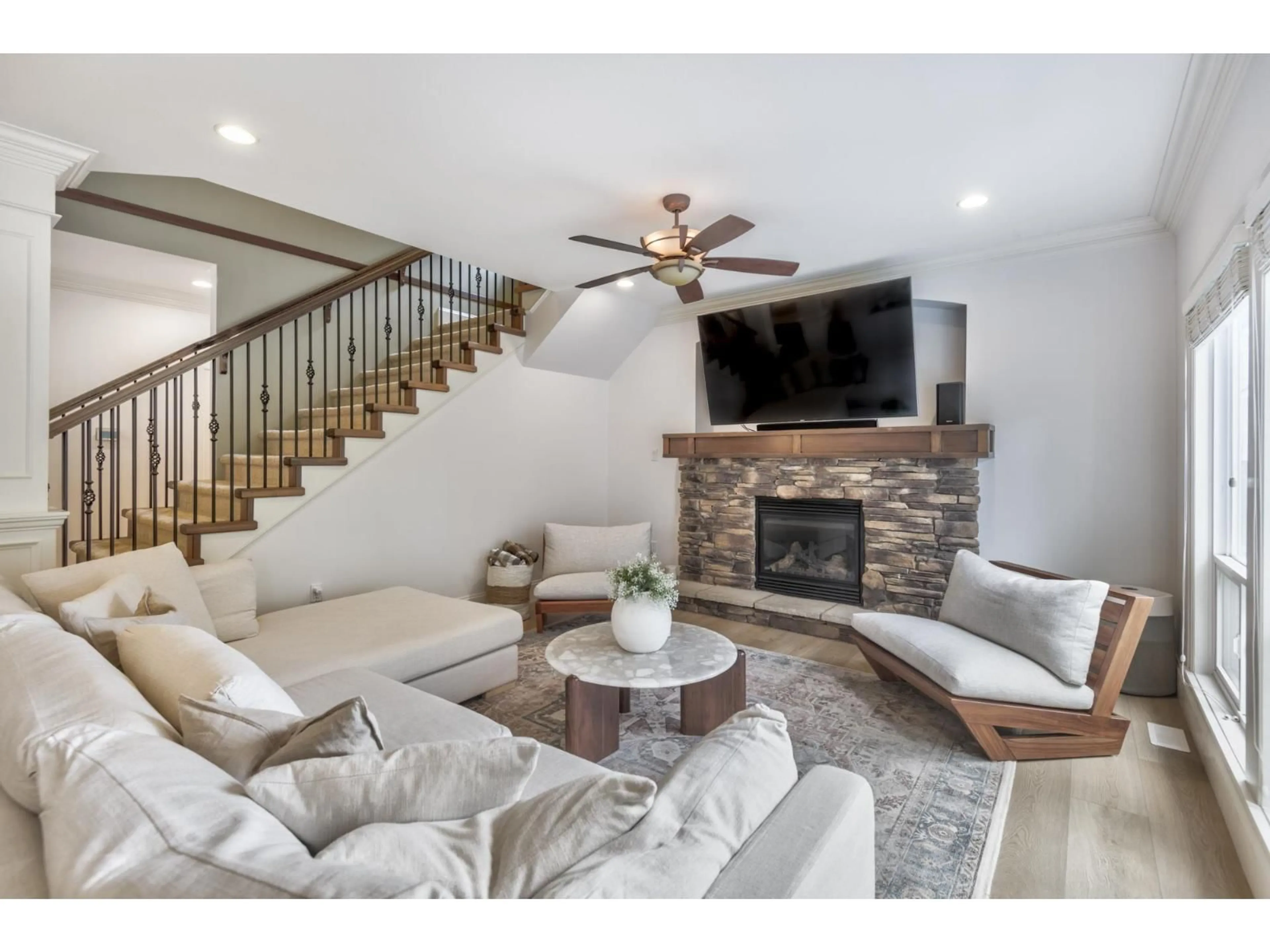 Living room with furniture, unknown for 9855 203A, Langley British Columbia V1M0A6