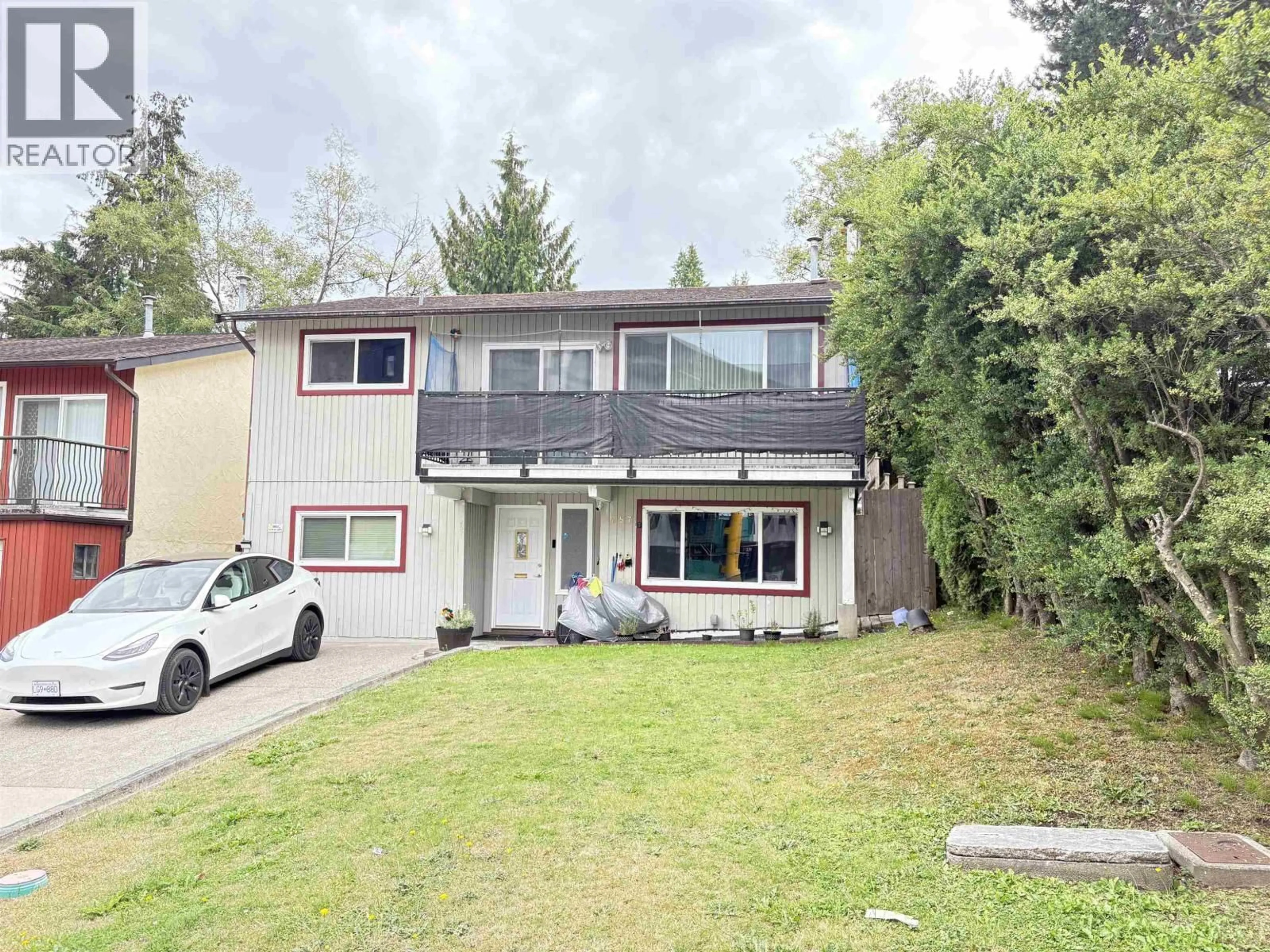 A pic from outside/outdoor area/front of a property/back of a property/a pic from drone, street for 257 ANGELA DRIVE, Port Moody British Columbia V3H3X7