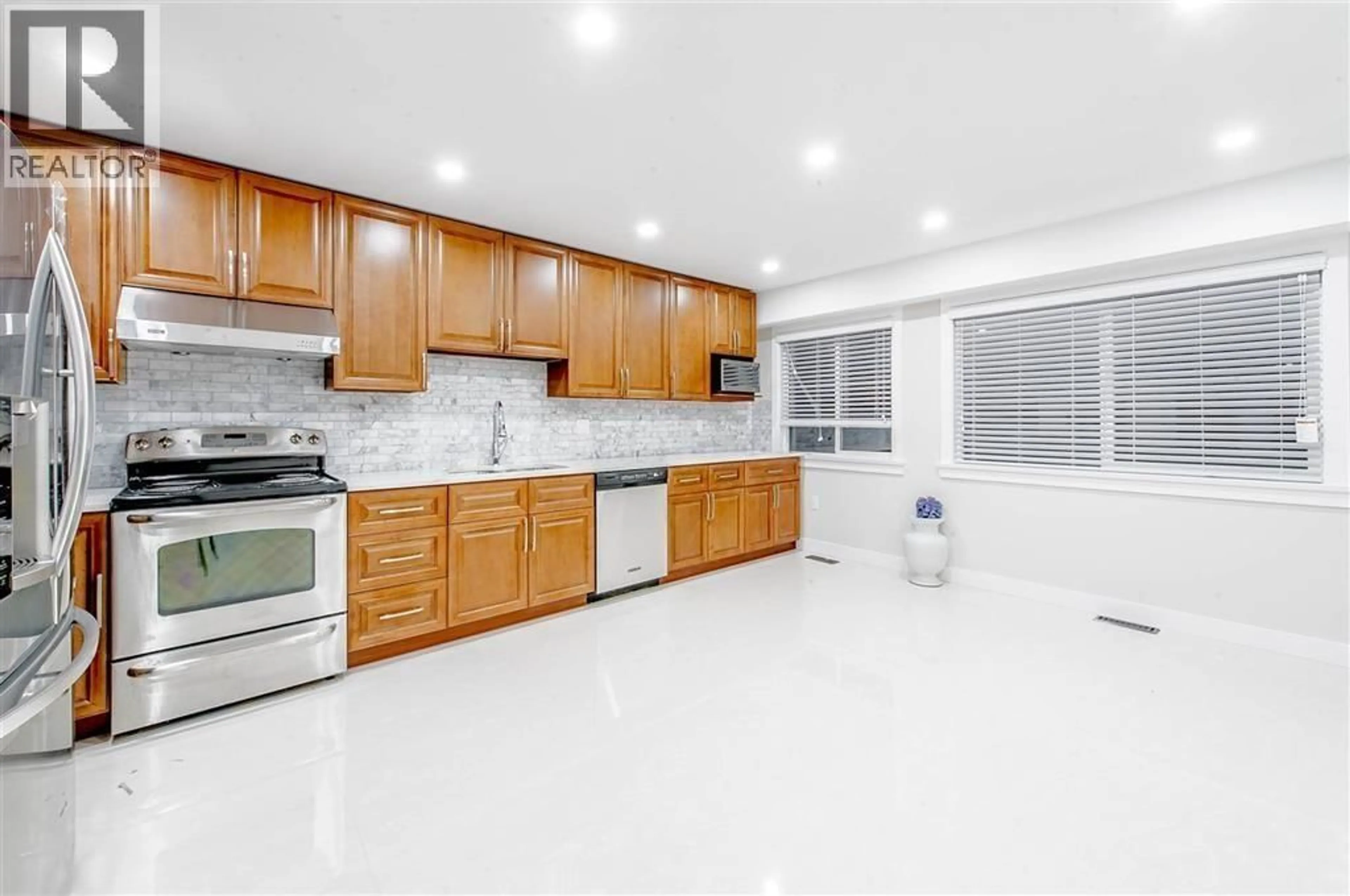 Standard kitchen, ceramic/tile floor for 10481 HOLLYBANK DRIVE, Richmond British Columbia V7E4S4