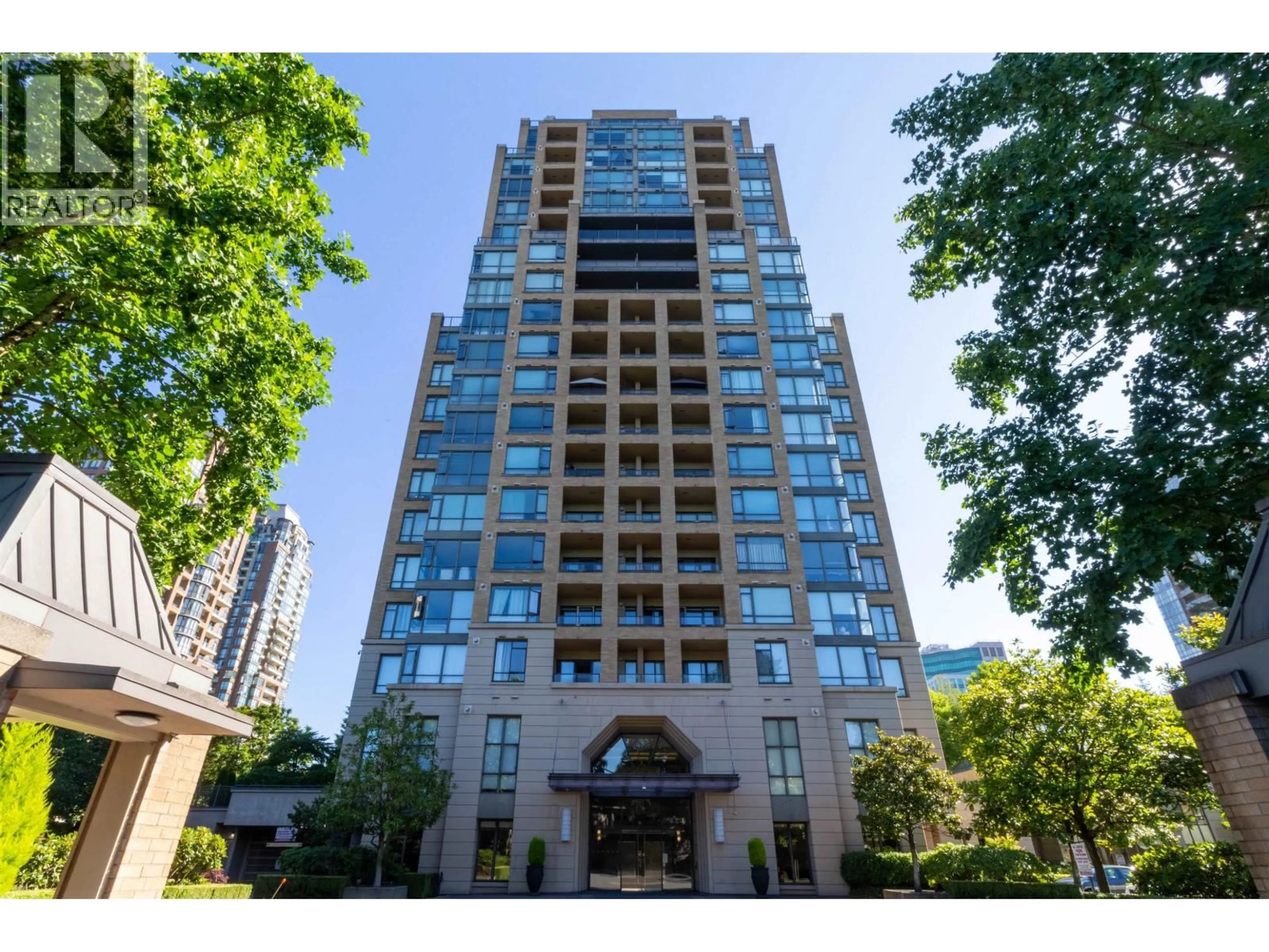 Indoor foyer for 908 - 7368 SANDBORNE AVENUE, Burnaby British Columbia V3N5C5