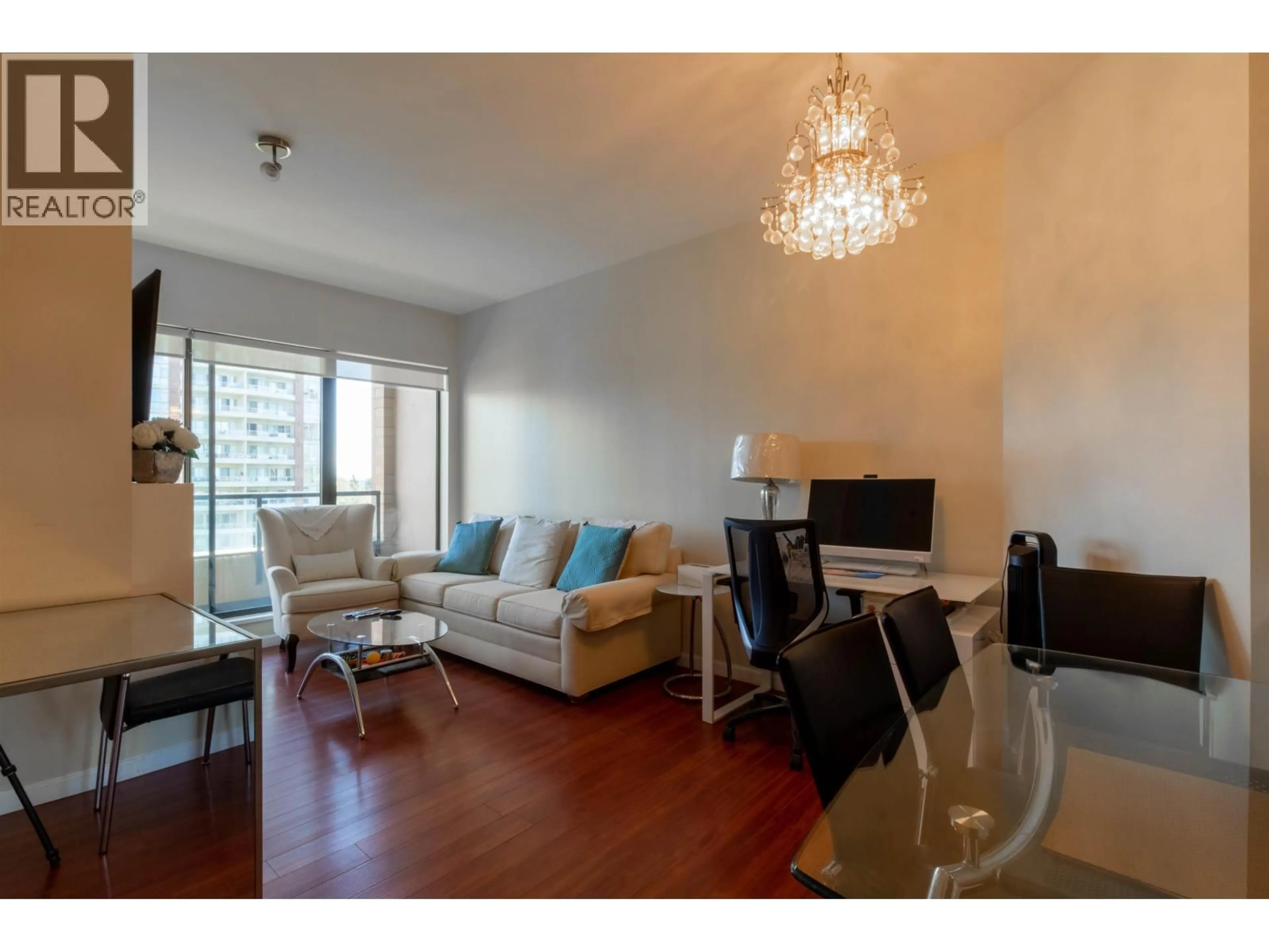 Living room with furniture, wood/laminate floor for 908 - 7368 SANDBORNE AVENUE, Burnaby British Columbia V3N5C5