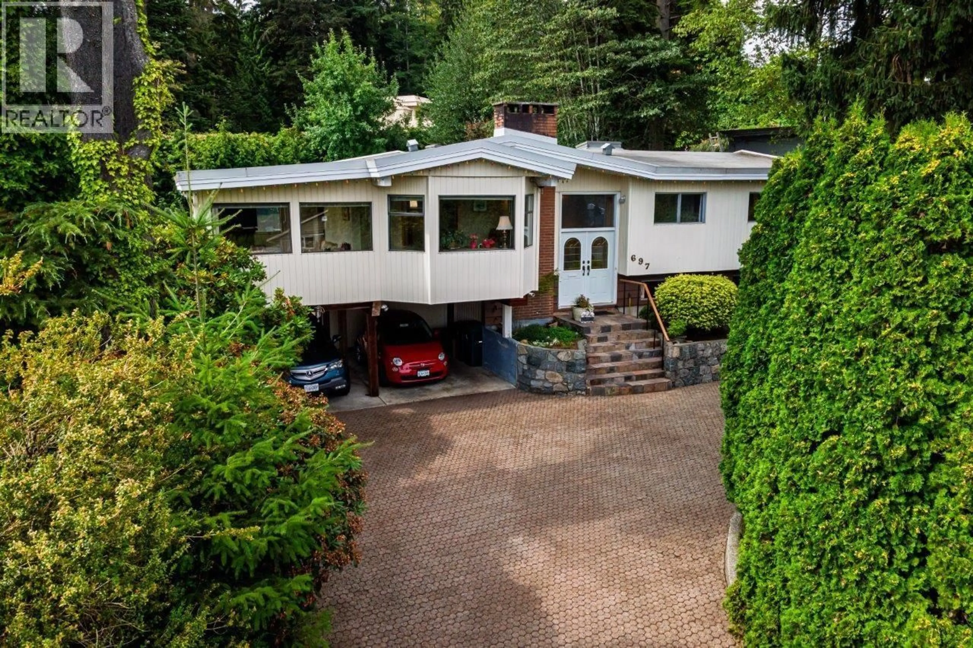 Unknown for 697 PLYMOUTH DRIVE, North Vancouver British Columbia V7H2H5