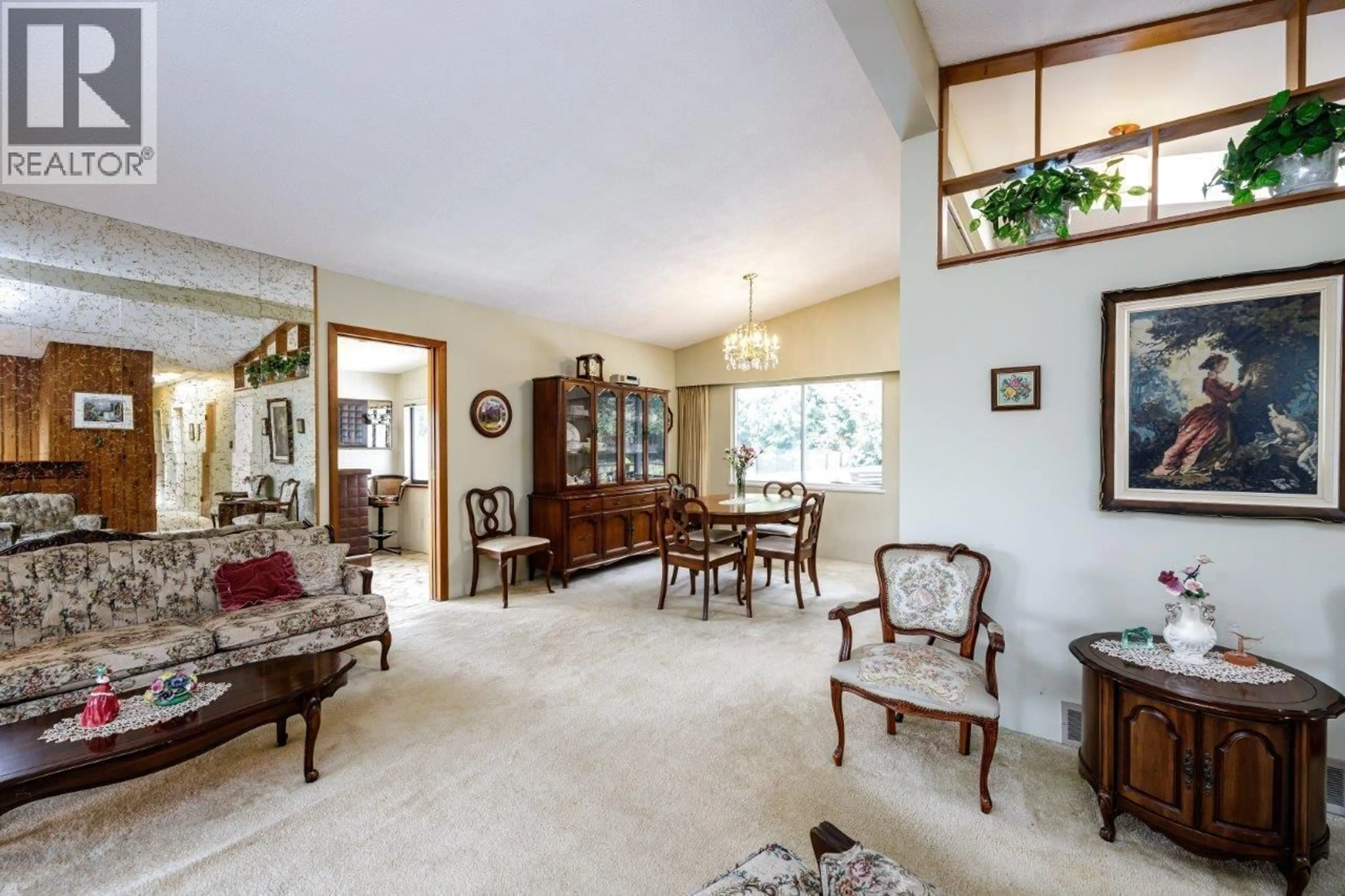 Unknown for 697 PLYMOUTH DRIVE, North Vancouver British Columbia V7H2H5
