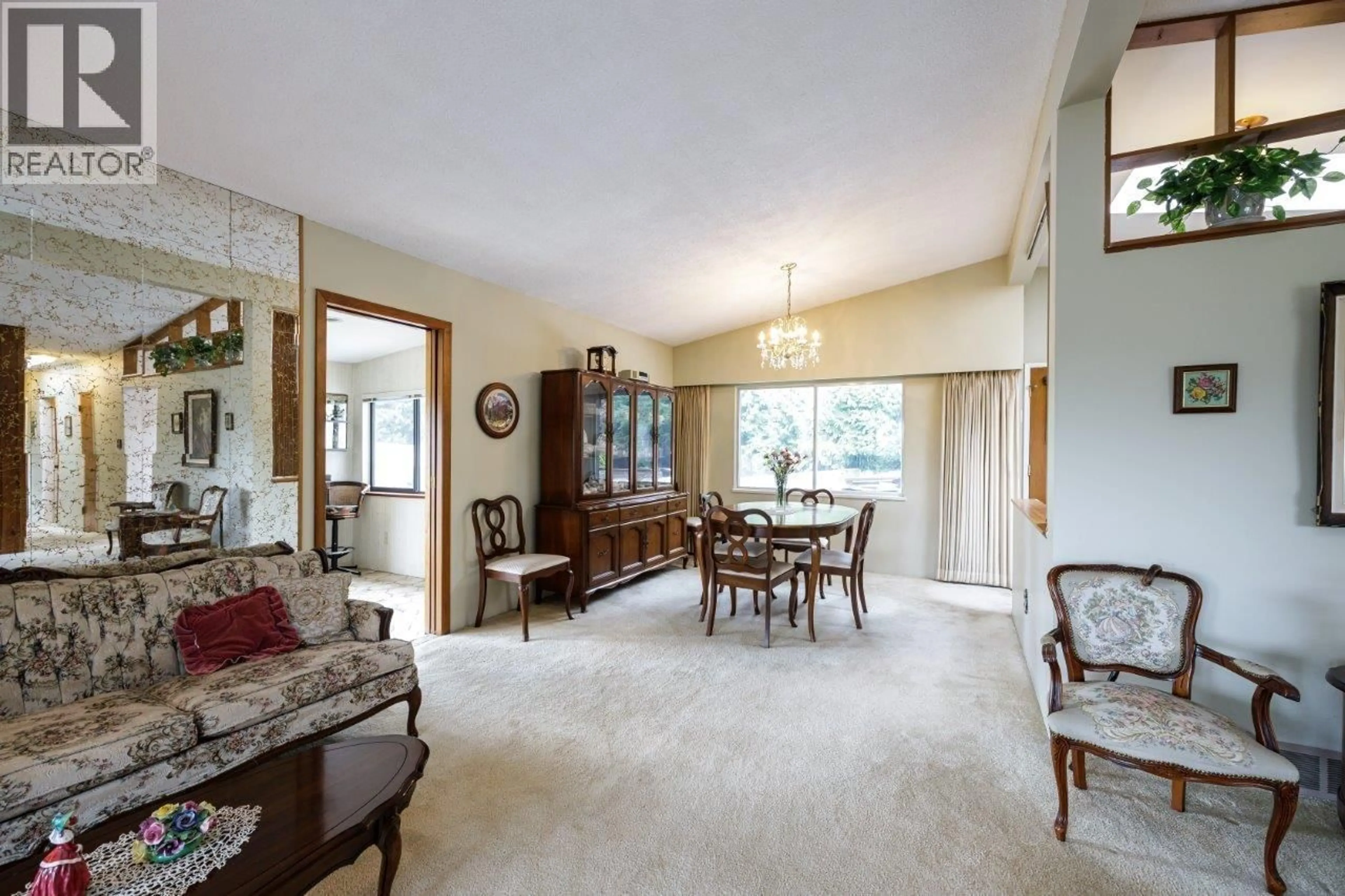 Unknown for 697 PLYMOUTH DRIVE, North Vancouver British Columbia V7H2H5