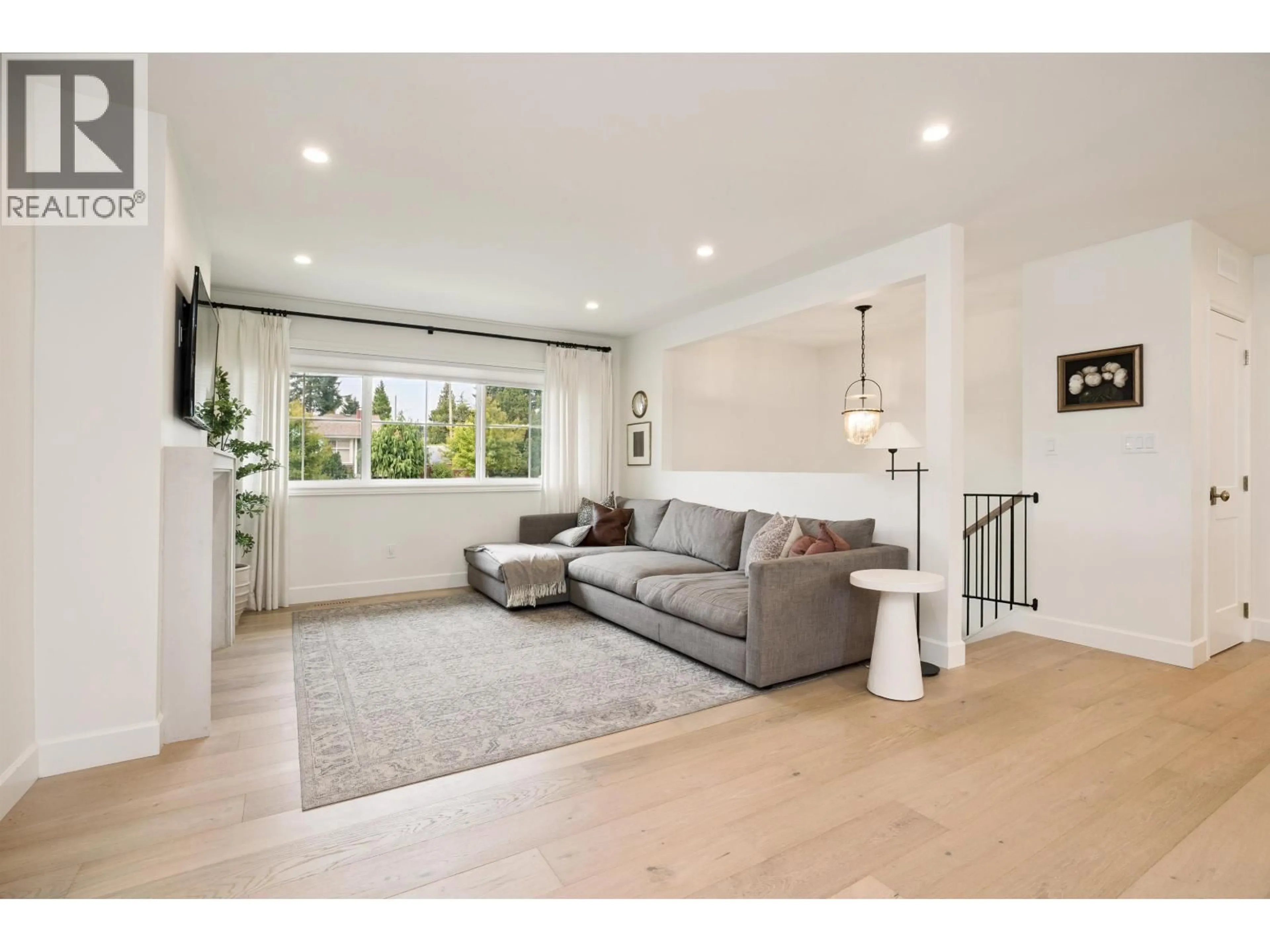 Living room with furniture, unknown for 2250 GALE AVENUE, Coquitlam British Columbia V3K2Y8