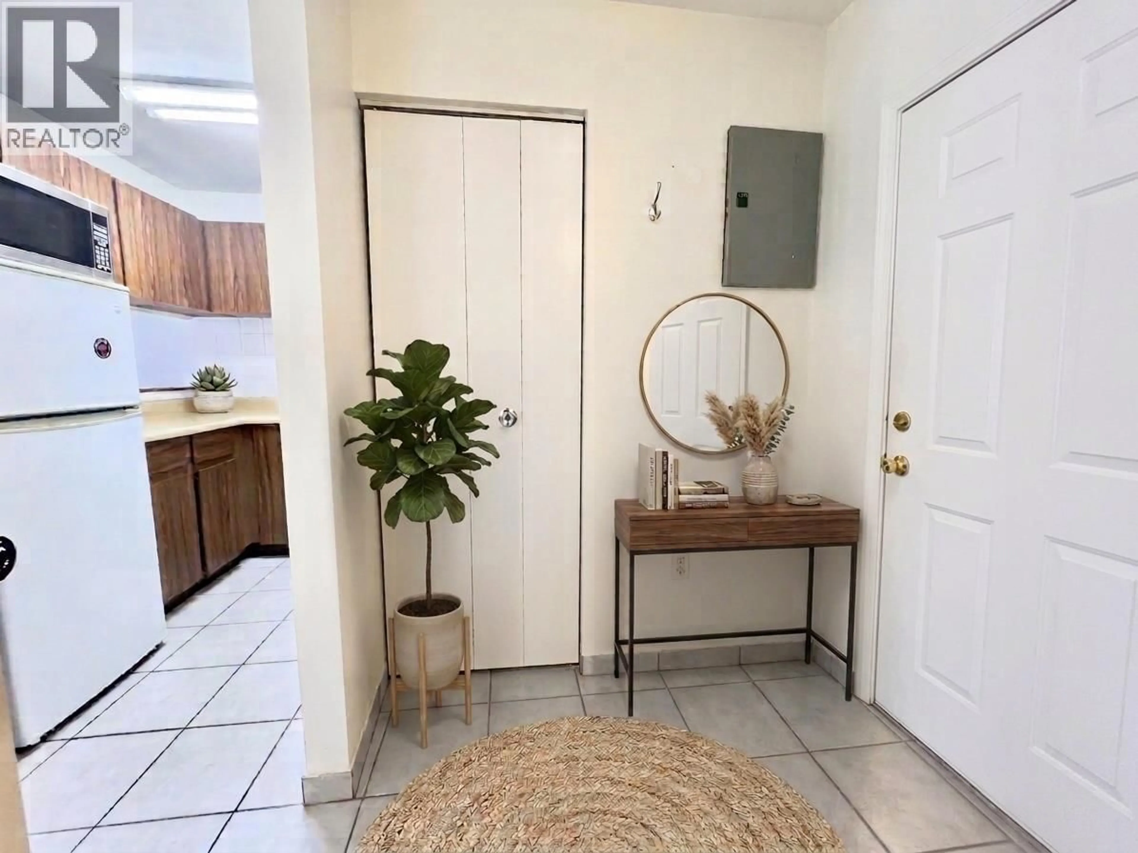 Indoor entryway for 322 - 8120 COLONIAL DRIVE, Richmond British Columbia V7C4V2