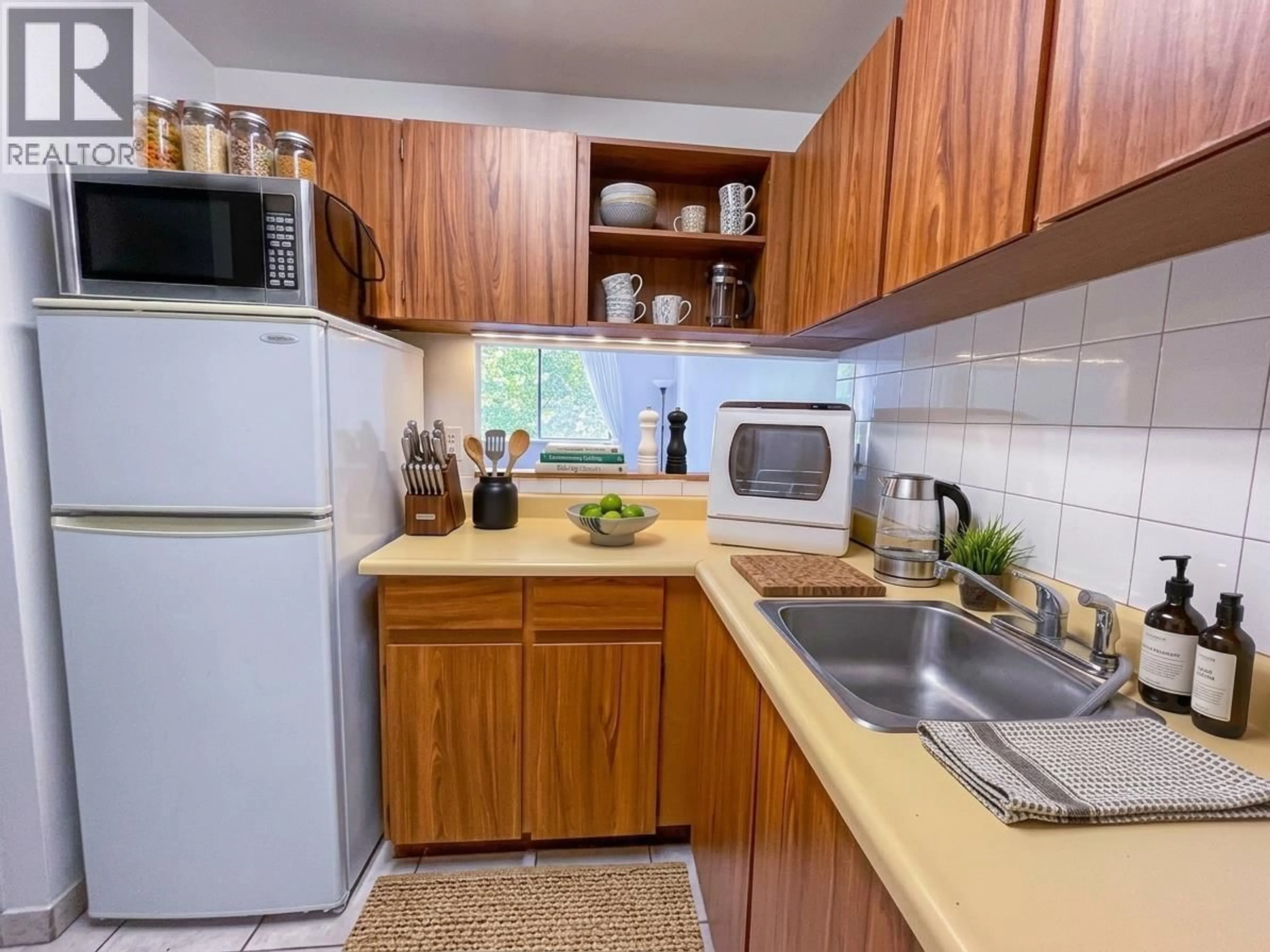 Standard kitchen, unknown for 322 - 8120 COLONIAL DRIVE, Richmond British Columbia V7C4V2