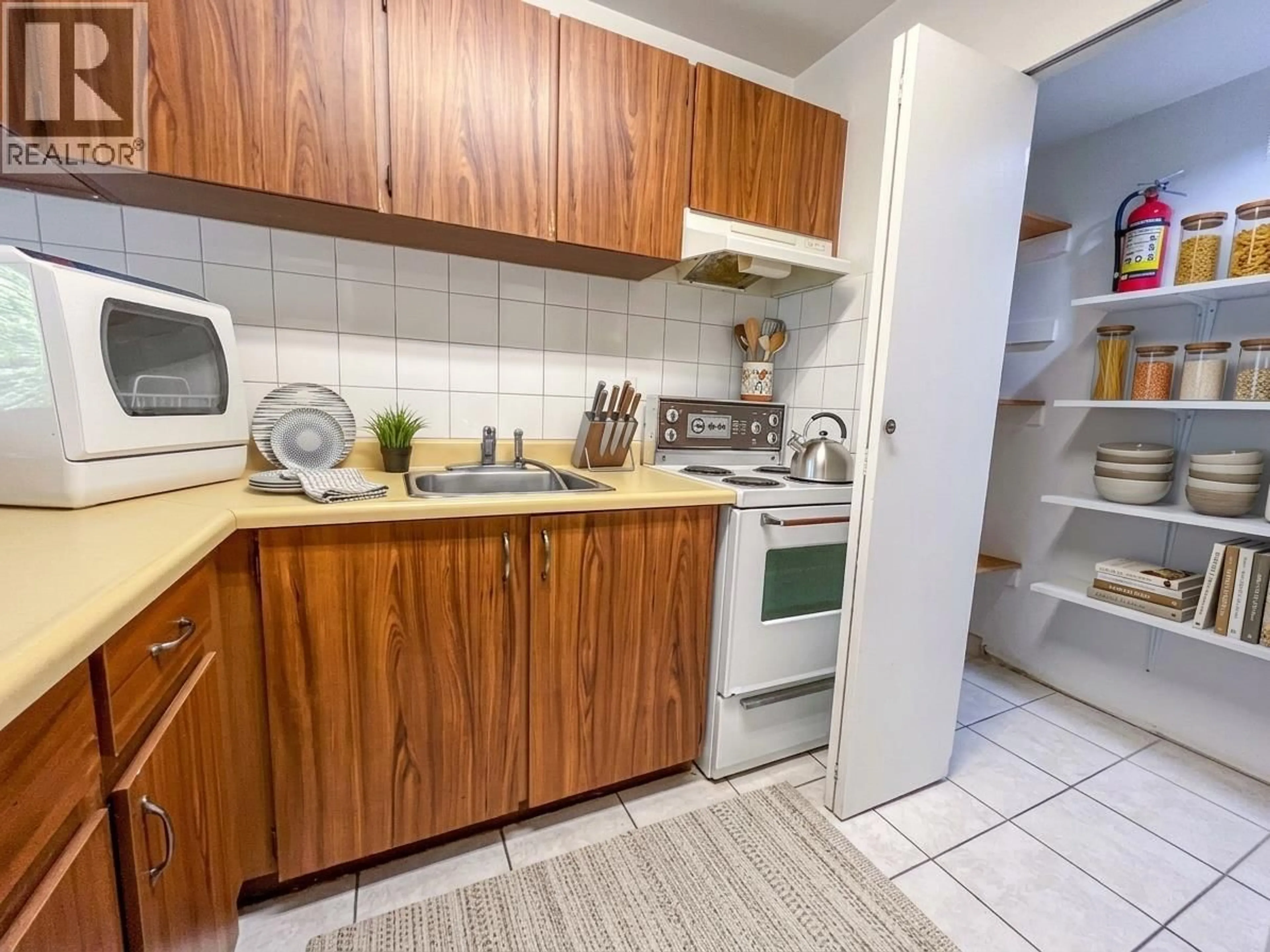 Standard kitchen, unknown for 322 - 8120 COLONIAL DRIVE, Richmond British Columbia V7C4V2