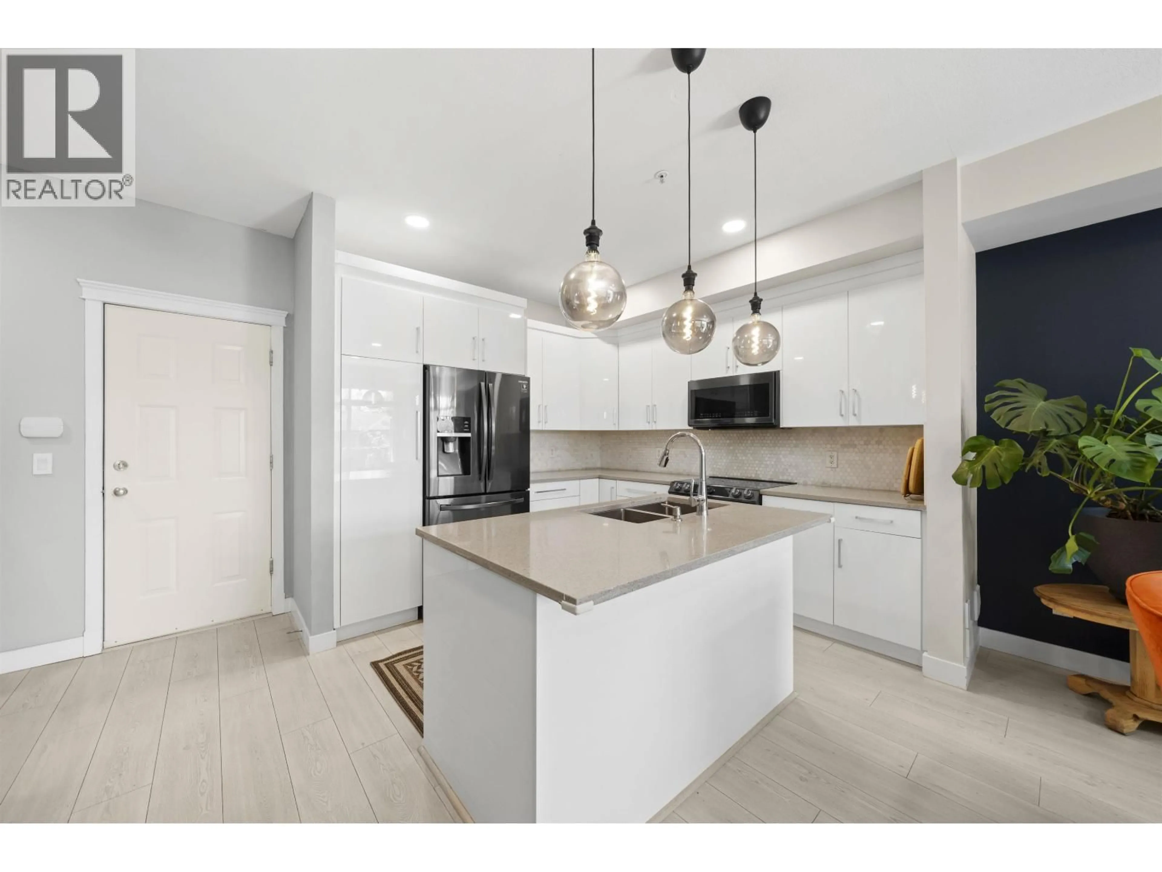 Open concept kitchen, ceramic/tile floor for 2 - 11282 COTTONWOOD DRIVE, Maple Ridge British Columbia V2X8W8