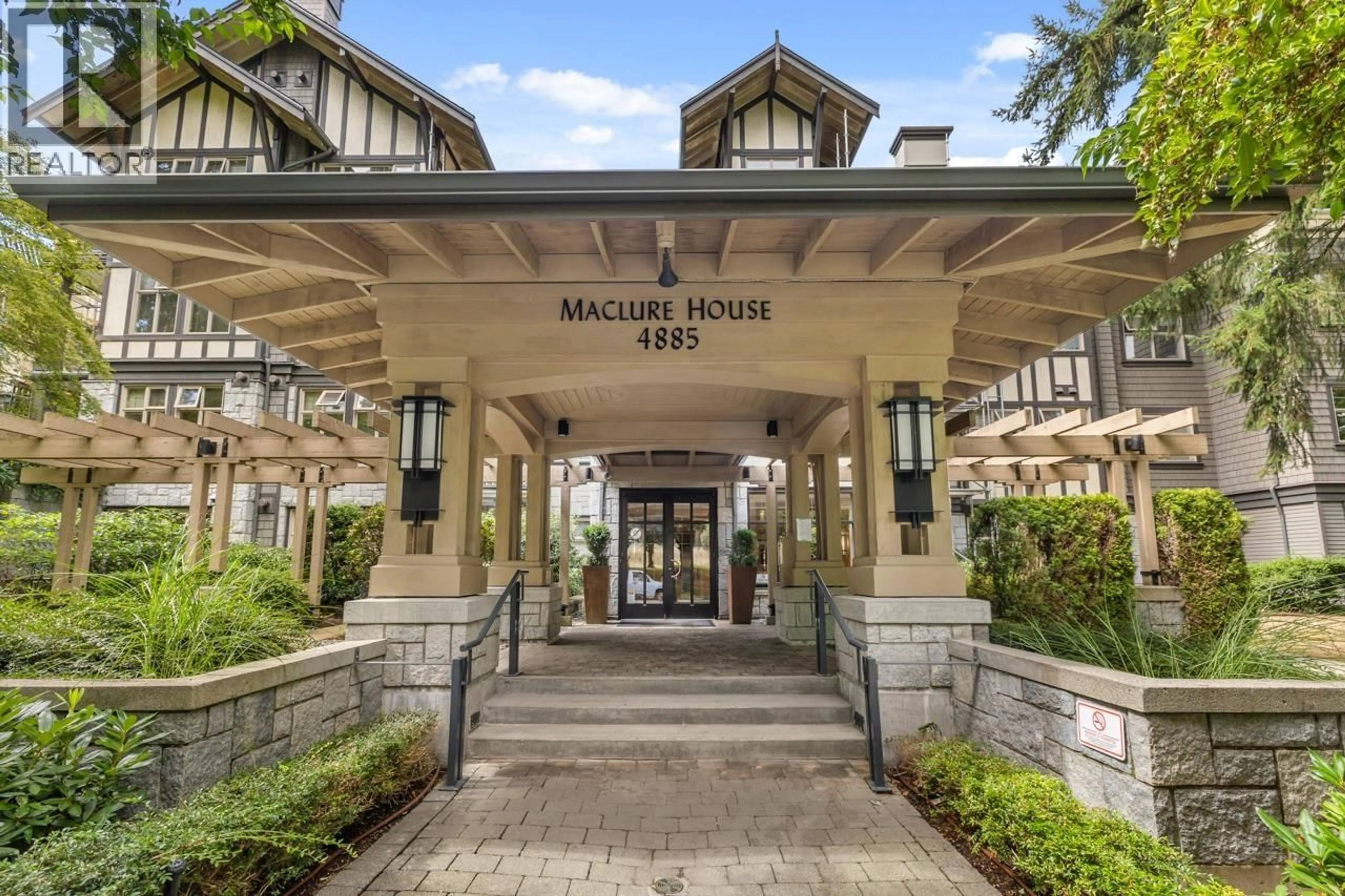 Indoor foyer for 210 - 4885 VALLEY DRIVE, Vancouver British Columbia V6J5M7